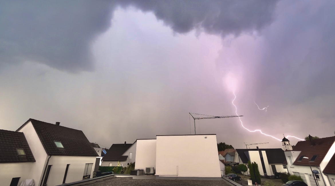 Premiers orages de l’après-midi - alertes rouge en Alsace. - 11/07/2023 17:22 - Baptiste Nimmler