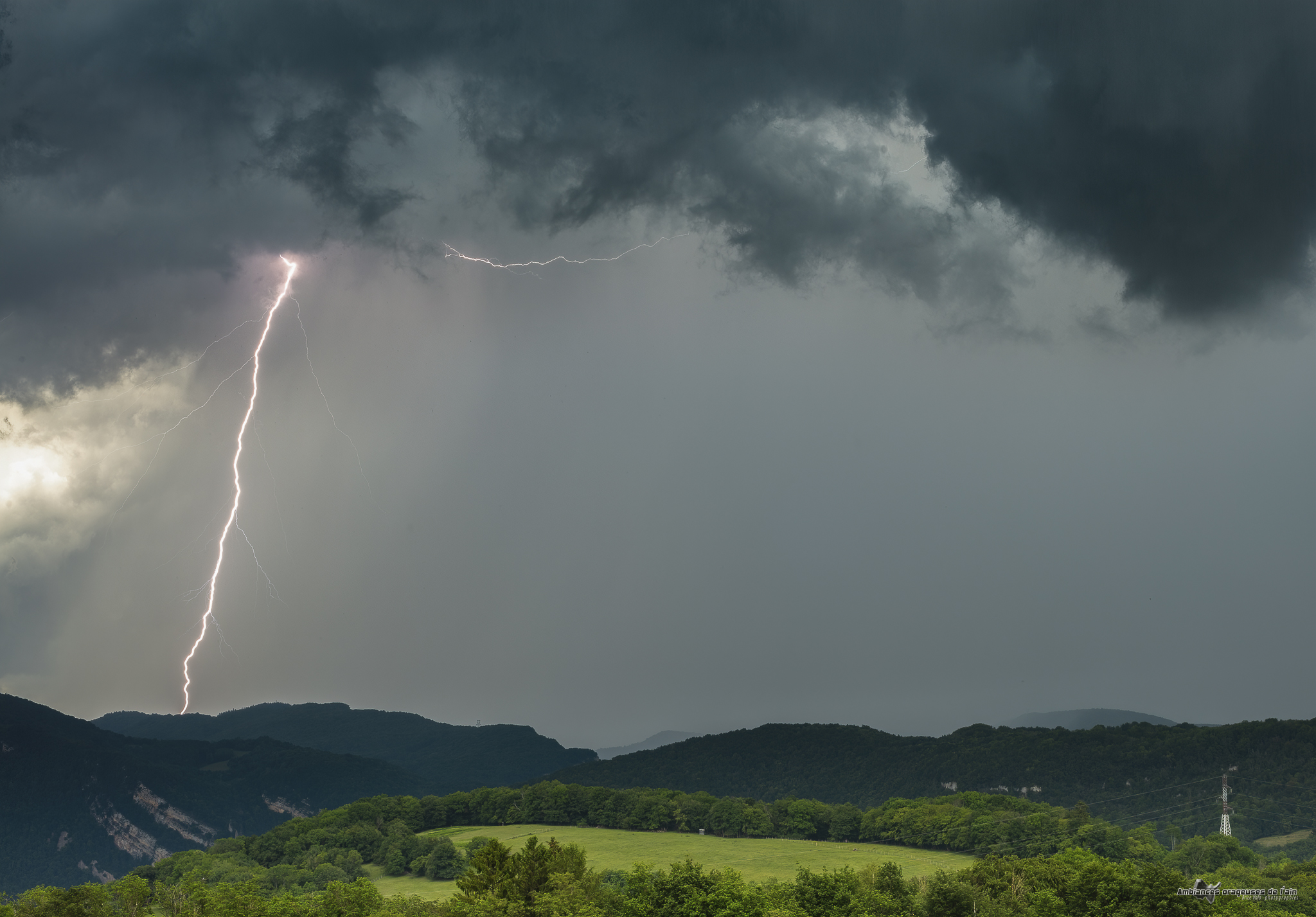 impact de foudre sur les montagnes du bugey - 11/06/2023 14:00 - brice volo