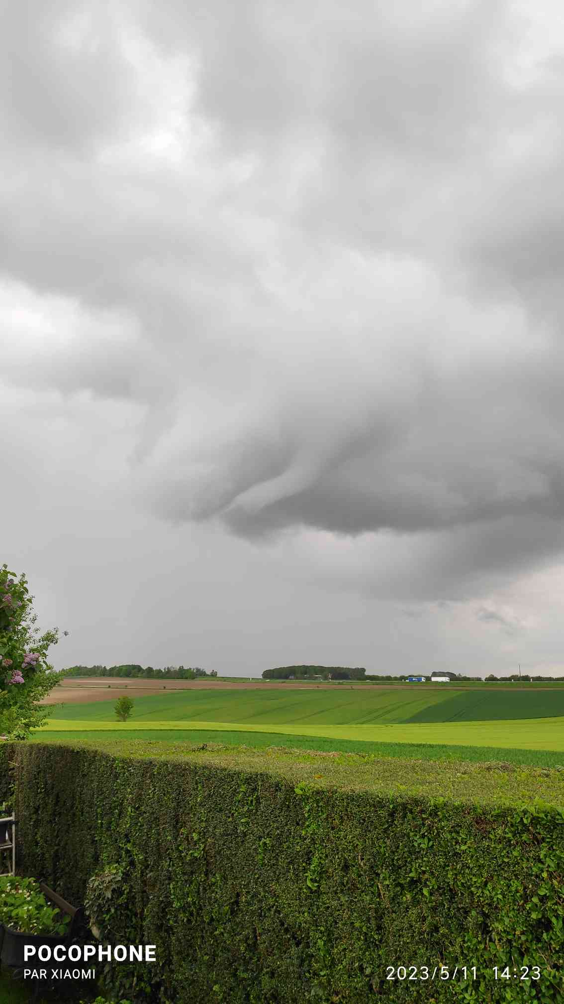 Photo prise à VILLERET dans l'aisne (02420) le long de l'autoroute A26. Formation d'un tuba - 11/05/2023 14:23 - Fabrice PLUCHE