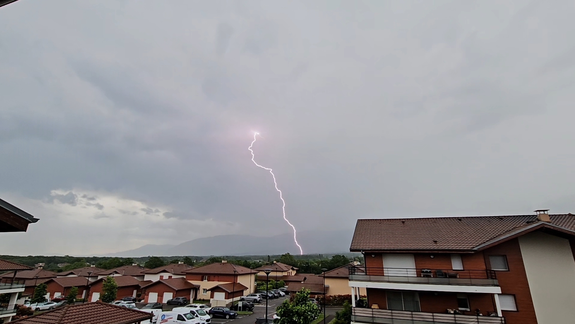 Impact sous un orage en Haute-Savoie. - 11/05/2025 19:48 - Léo FORZA