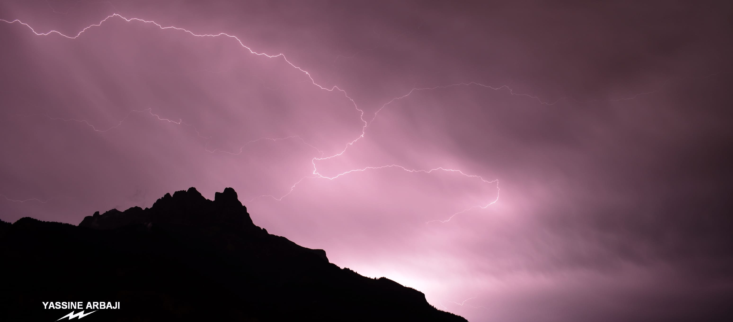 Orage Alpin plutôt sympa en ce jeudi soir, plutôt esthétique sur la fin, vue sur les Aiguilles de Warens depuis Sallanches (74) - 12/08/2021 21:54 - Yassine Arbaji