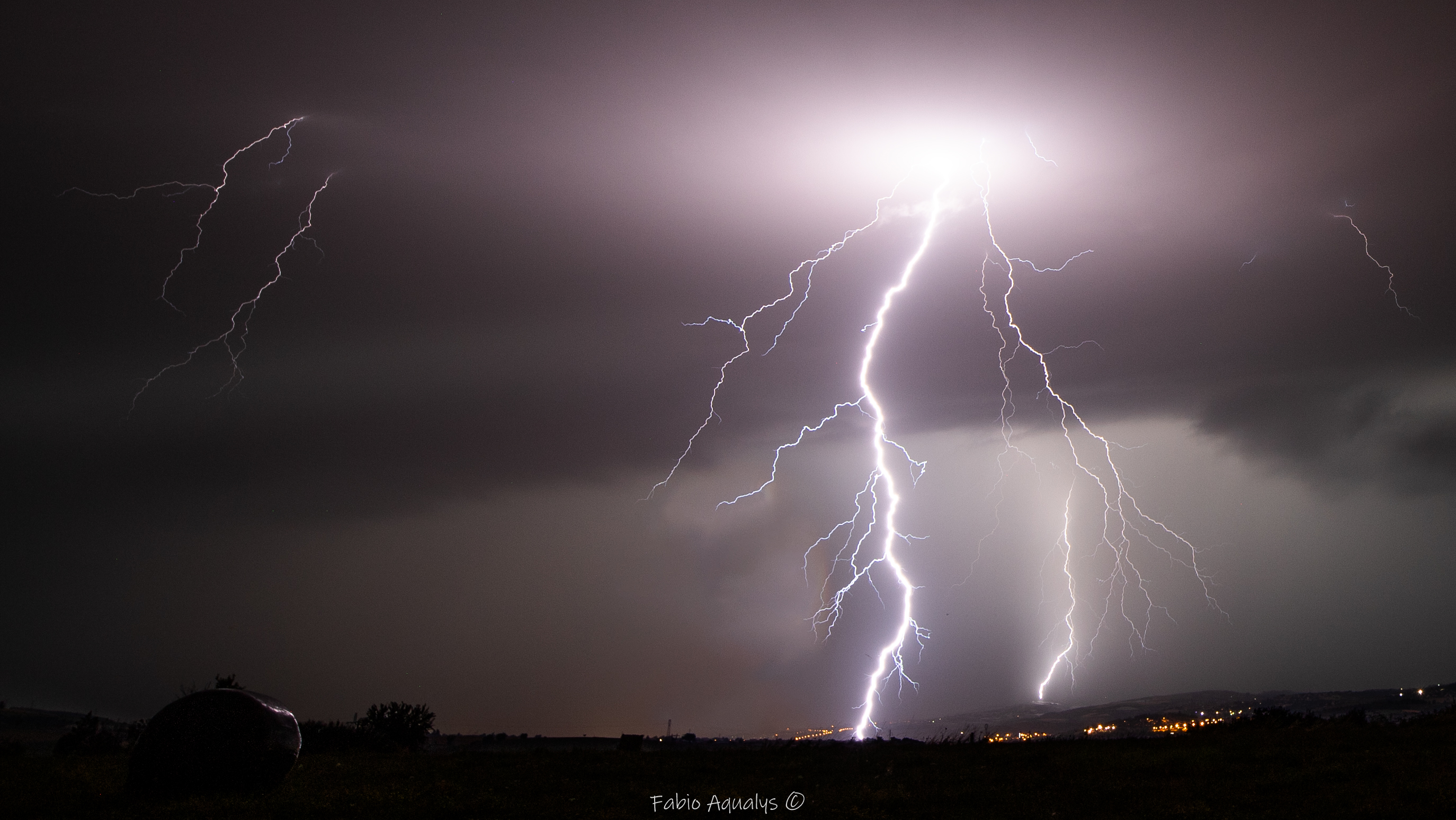 Foudroiement en air sec dans la nuit du 11 au 12 juillet 2023 vers 3h du coté du Pilat Gier, a proximité de Rive de Gier (42). - 12/07/2023 03:00 - Fabio Aqualys