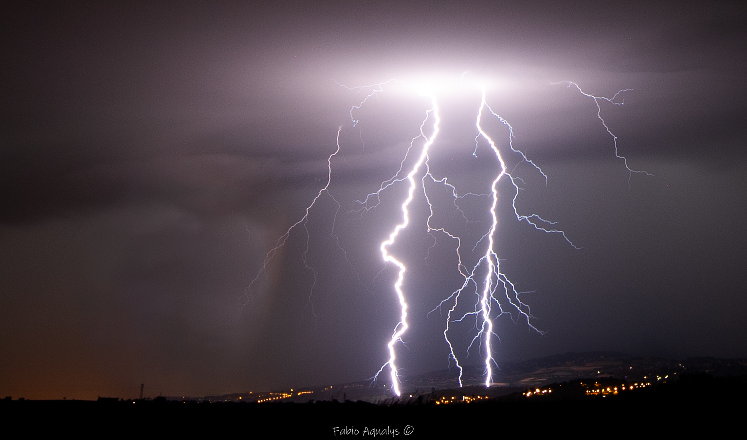 Foudroiement en air sec dans la nuit du 11 au 12 juillet 2023 vers 3h du coté du Pilat Gier, a proximité de Rive de Gier (42). - 12/07/2023 03:00 - Fabio Aqualys