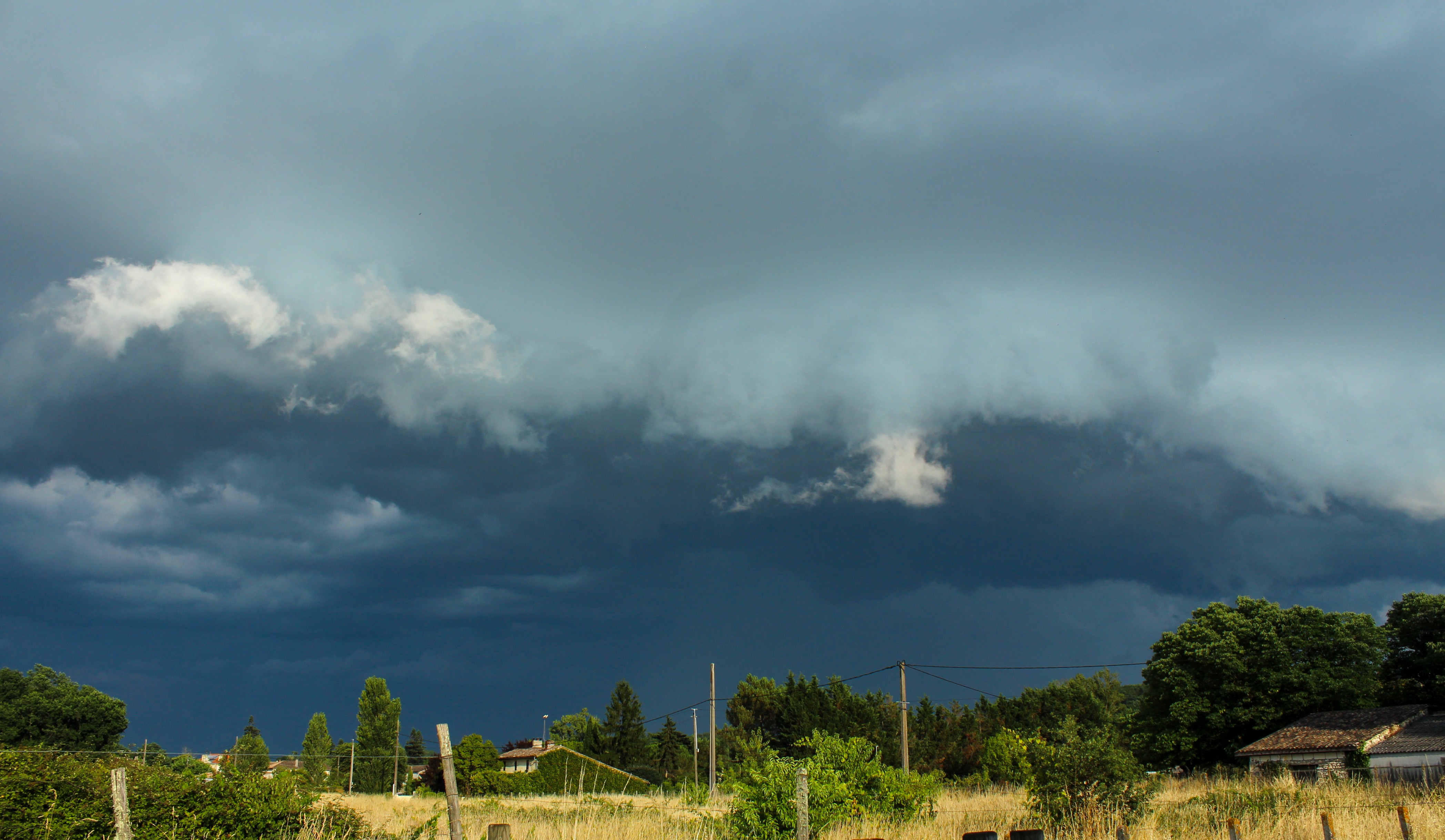 Arcus en gironde (33) rafales de vent dépassant les 100km/h - 12/07/2025 18:00 - Mehddy Greffier