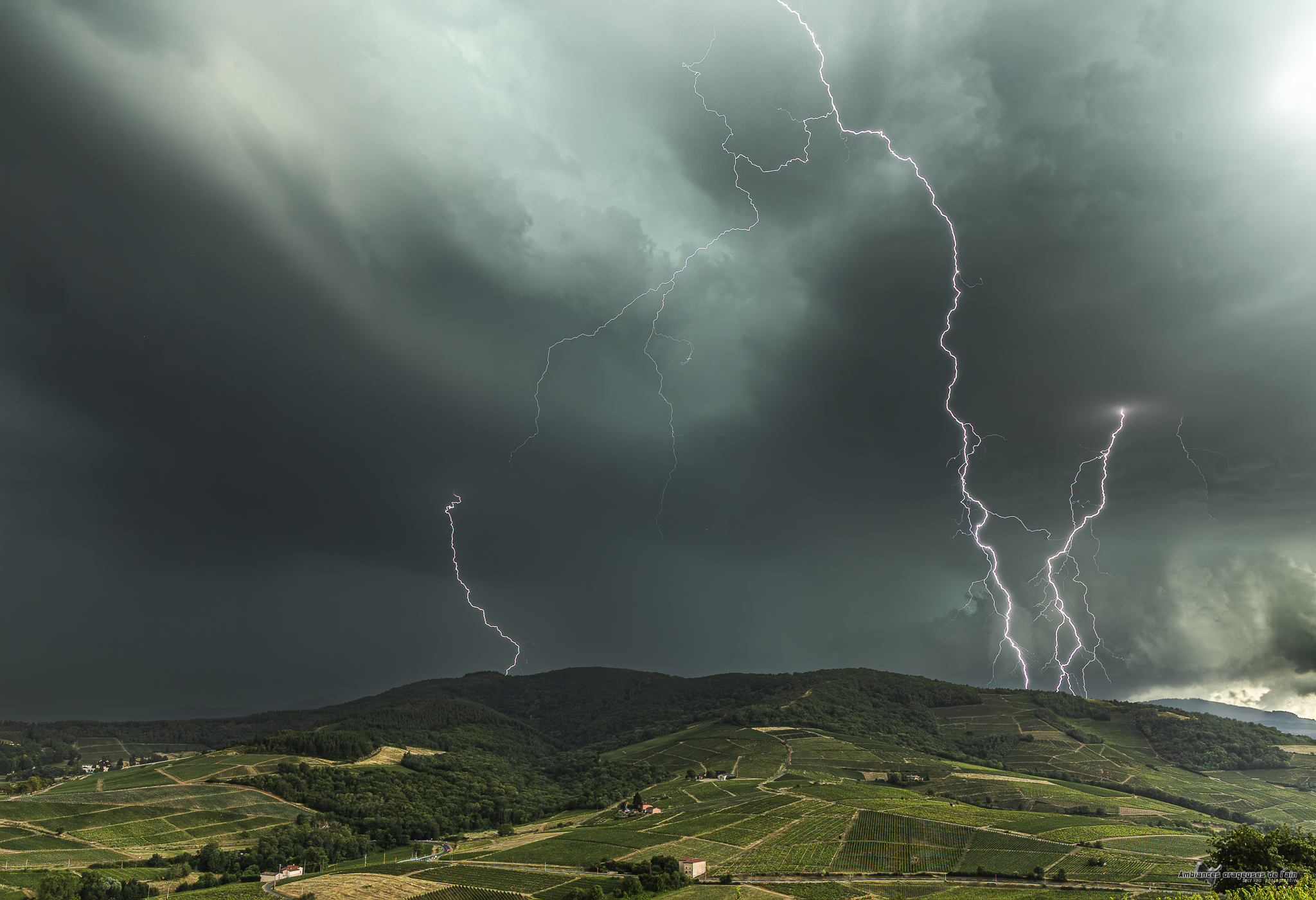 orage sur le beaujolais - 13/08/2023 19:52 - brice volo