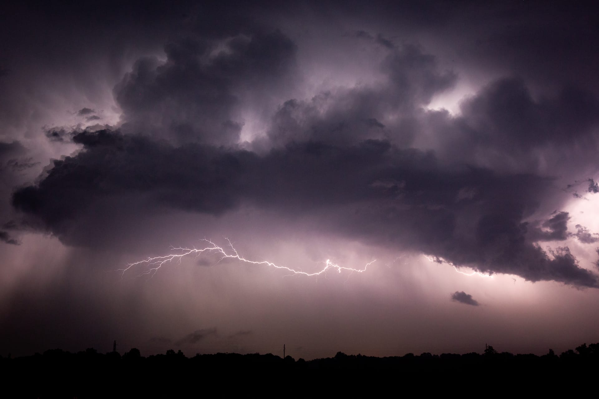 Encore une soirée intense en Occitanie, retour sur l'orage de la nuit de dimanche à lundi - 13/06/2022 04:00 - Yannick Legodec