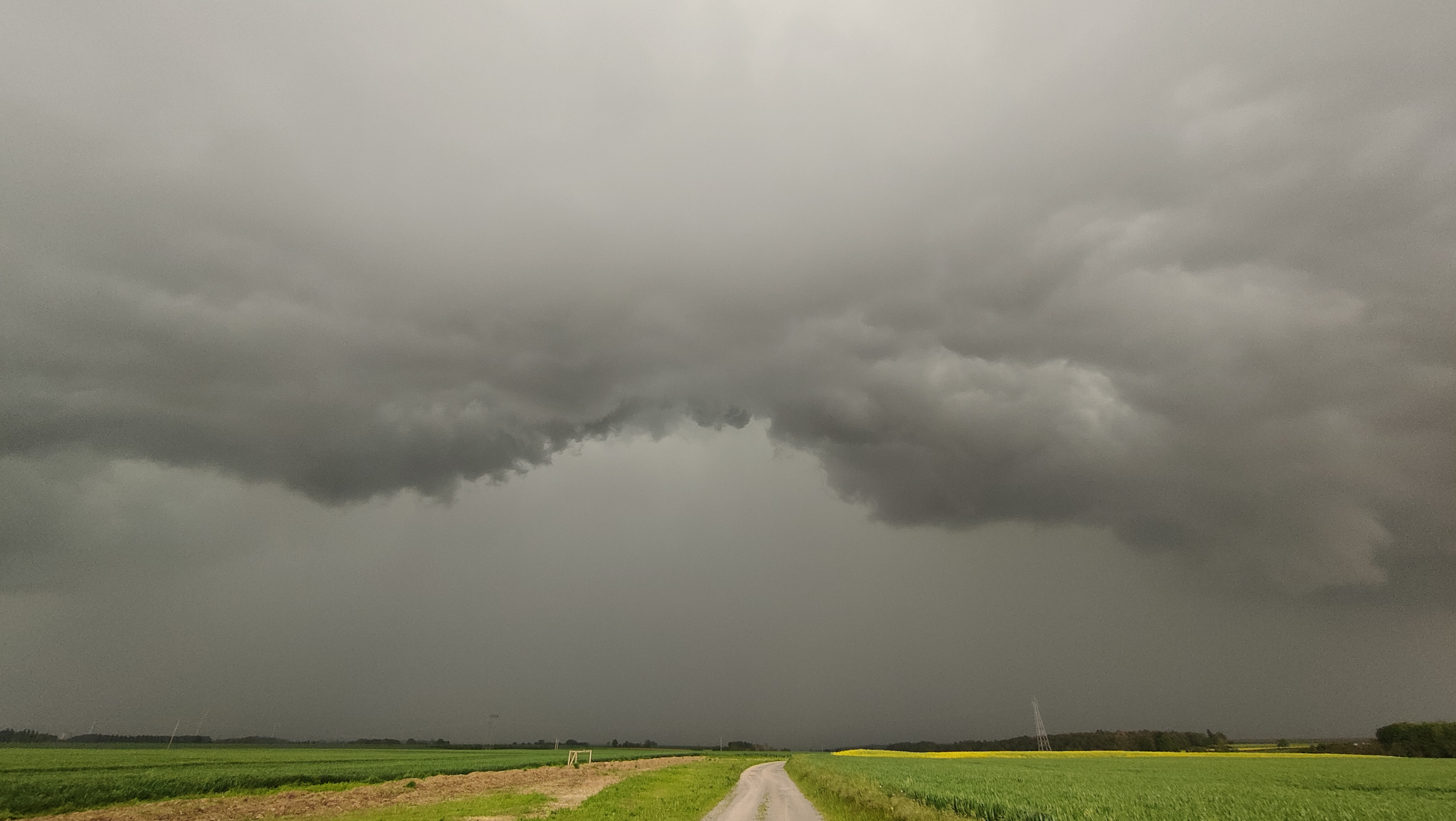 Arcus à l'avant d'un orage près de Saint-Quentin (02) - 13/05/2023 19:36 - Erwan LE FUR