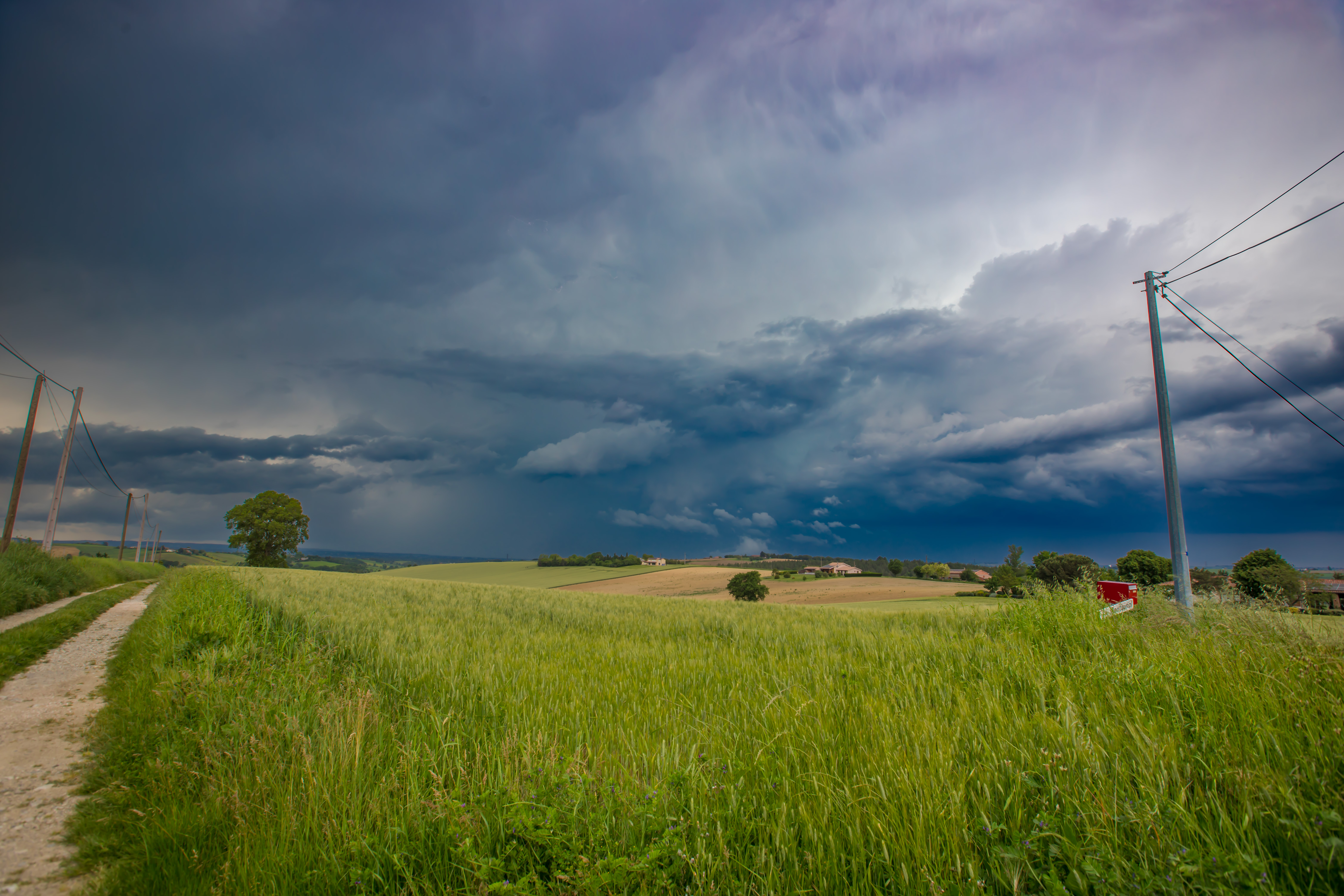 Première cellule qui à touché la région Toulousaine en milieu d'après midi vue depuis les hauteur d'Auterive (31) - 13/05/2025 16:00 - Jean Philippe Pech
