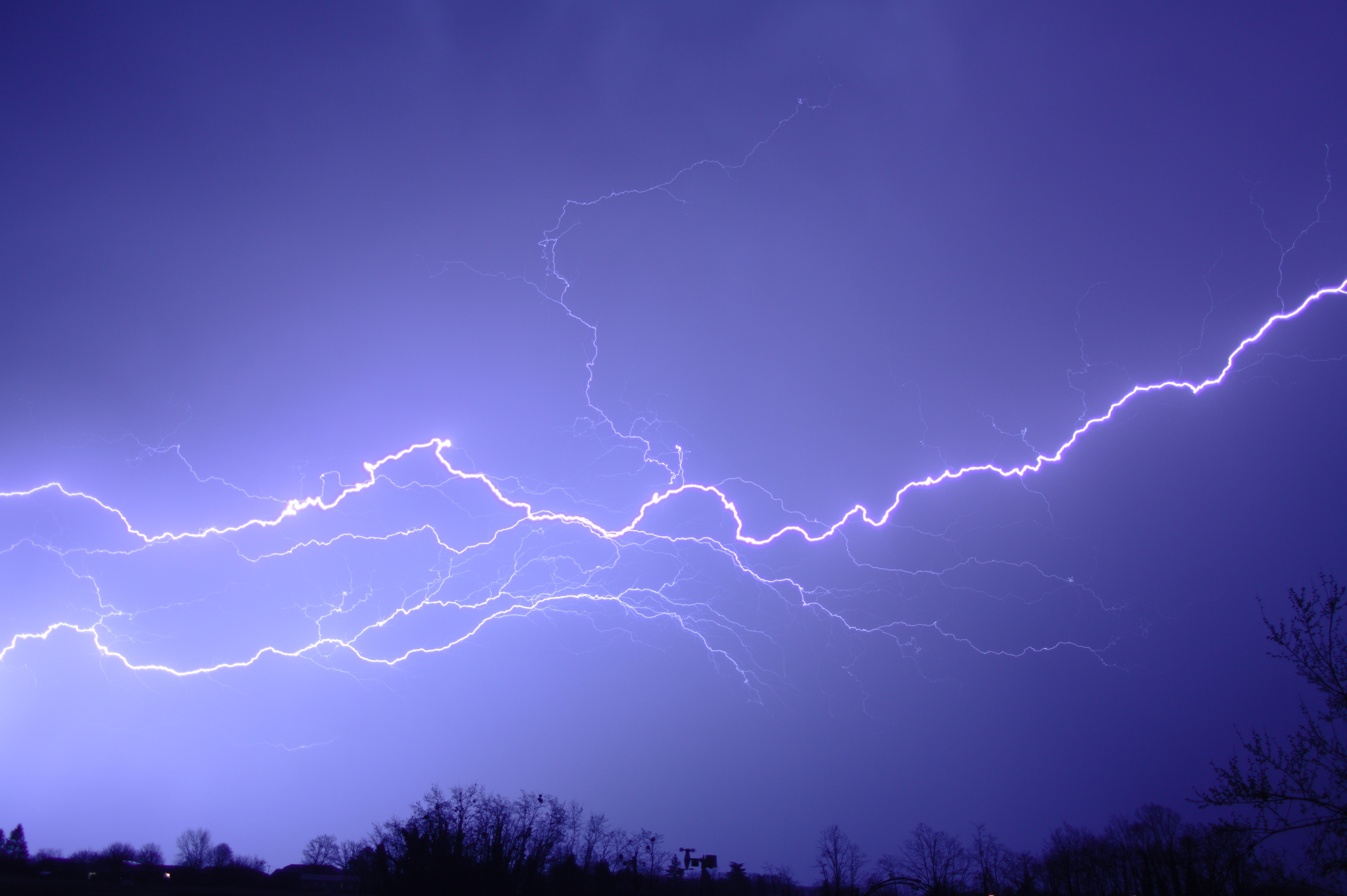 orage du 13 mars 2023 digne d un orage estival tres electrique sur le departement de l ain secteur limite saone et loire - 13/03/2023 00:00 - romaric douvre