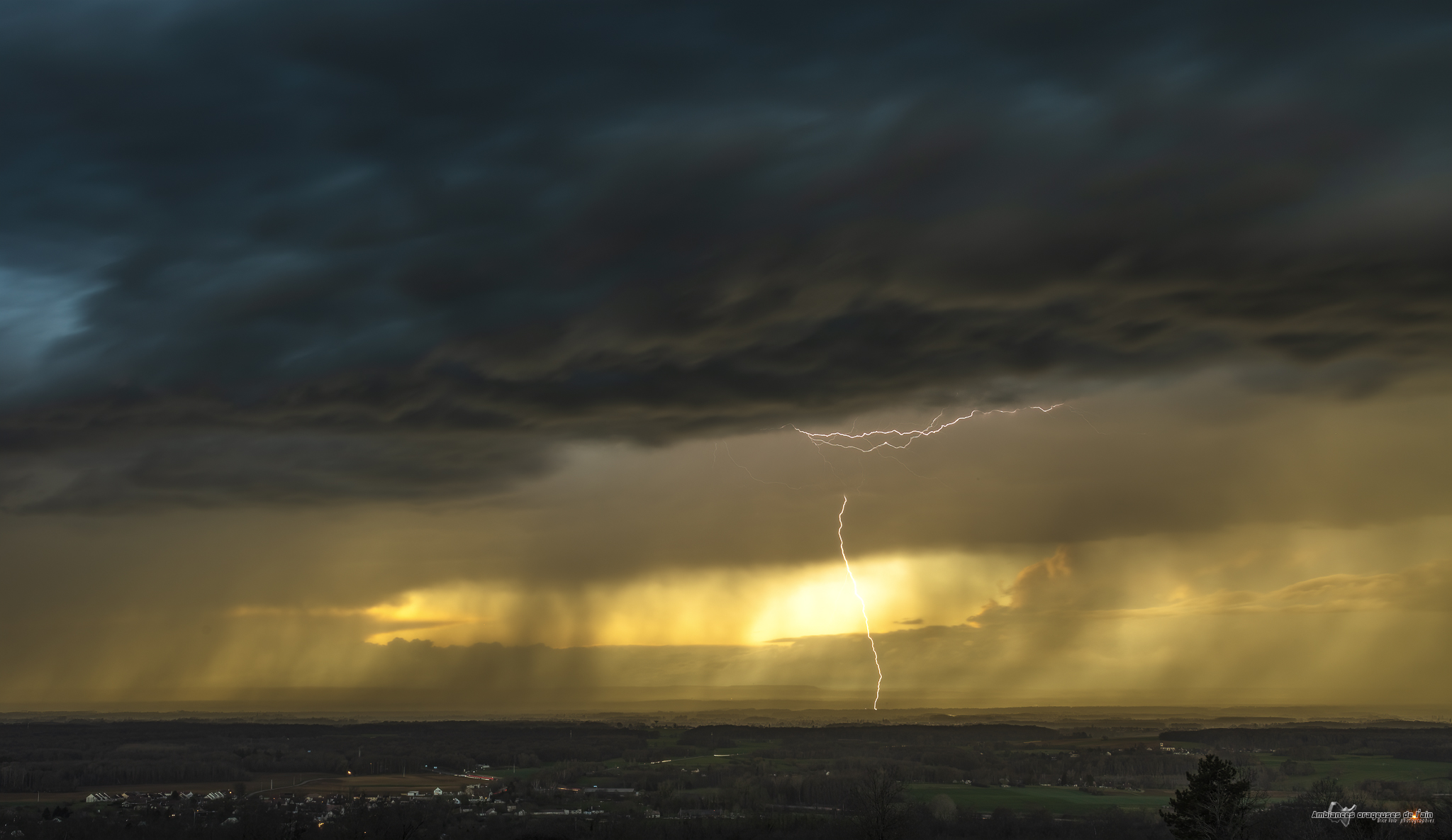 orage et foudre au coucher du soleil - 13/03/2023 19:13 - brice volo