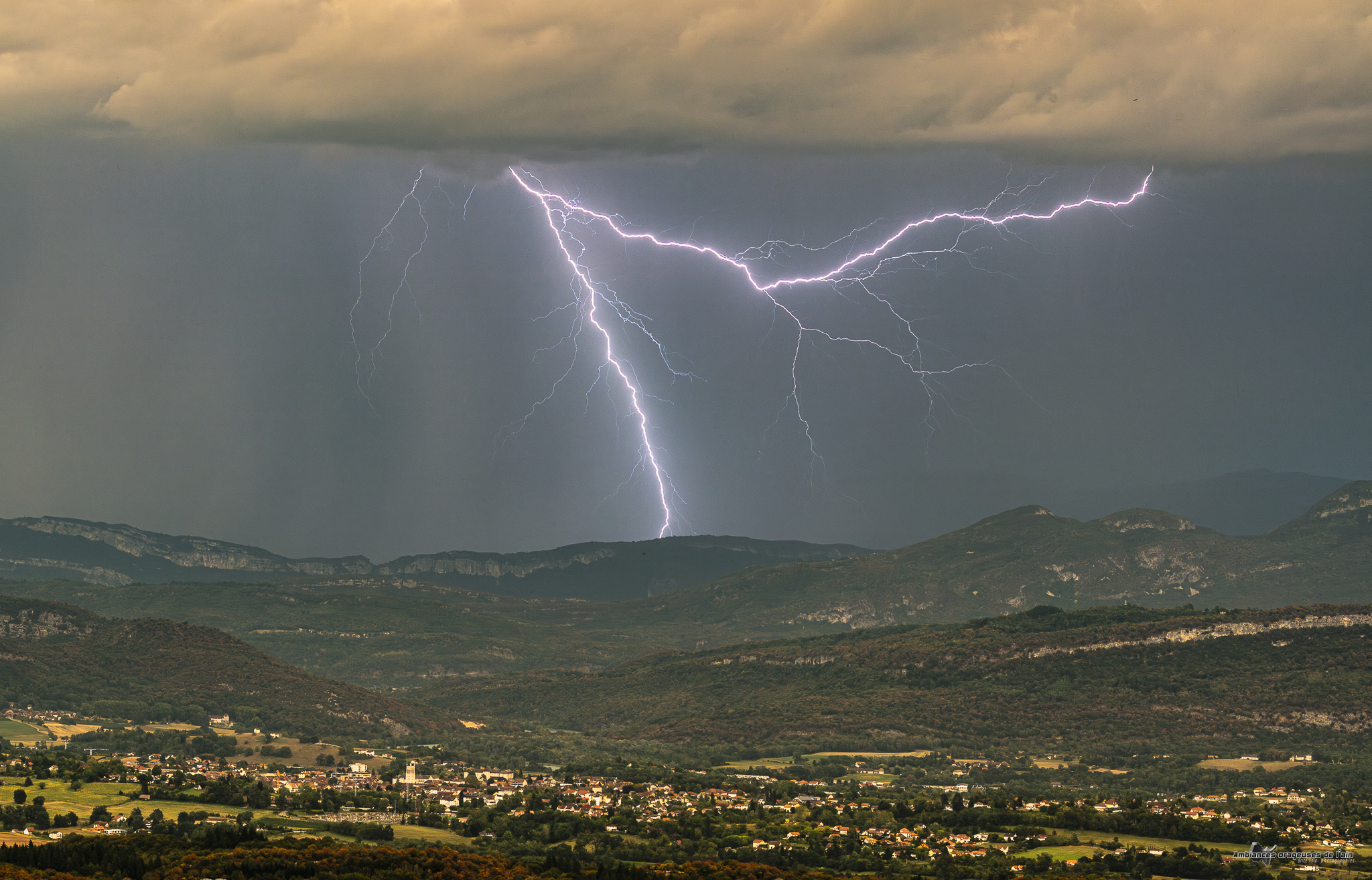 foudre sur les reliefs de la savoie - 14/08/2025 20:43 - brice volo