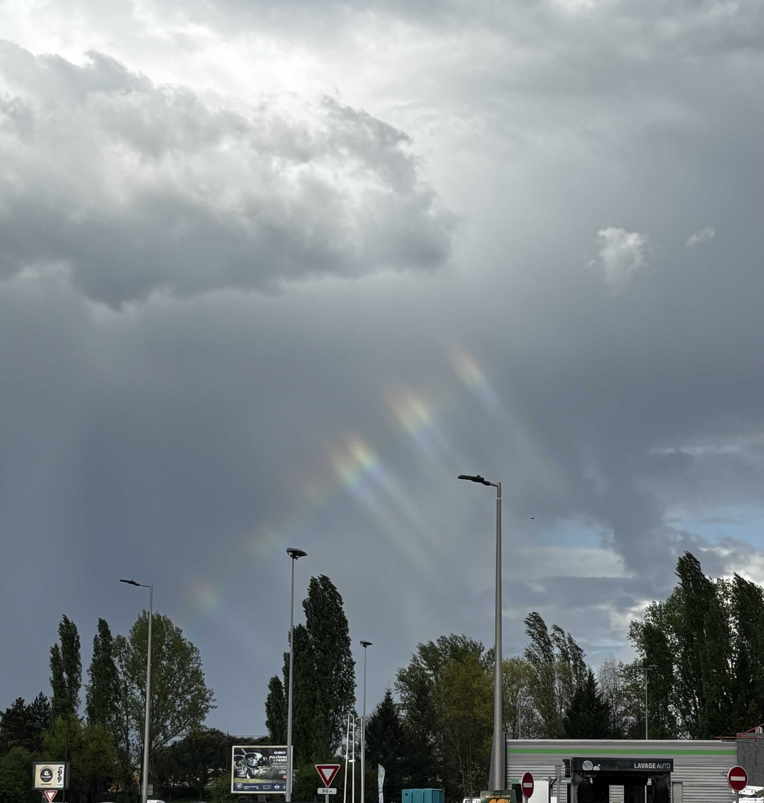 Un orage qui approchait a produit cet arc-en-ciel un peu étrange mais quel spectacle ???? - 14/04/2025 18:30 - Océane Silvestrini