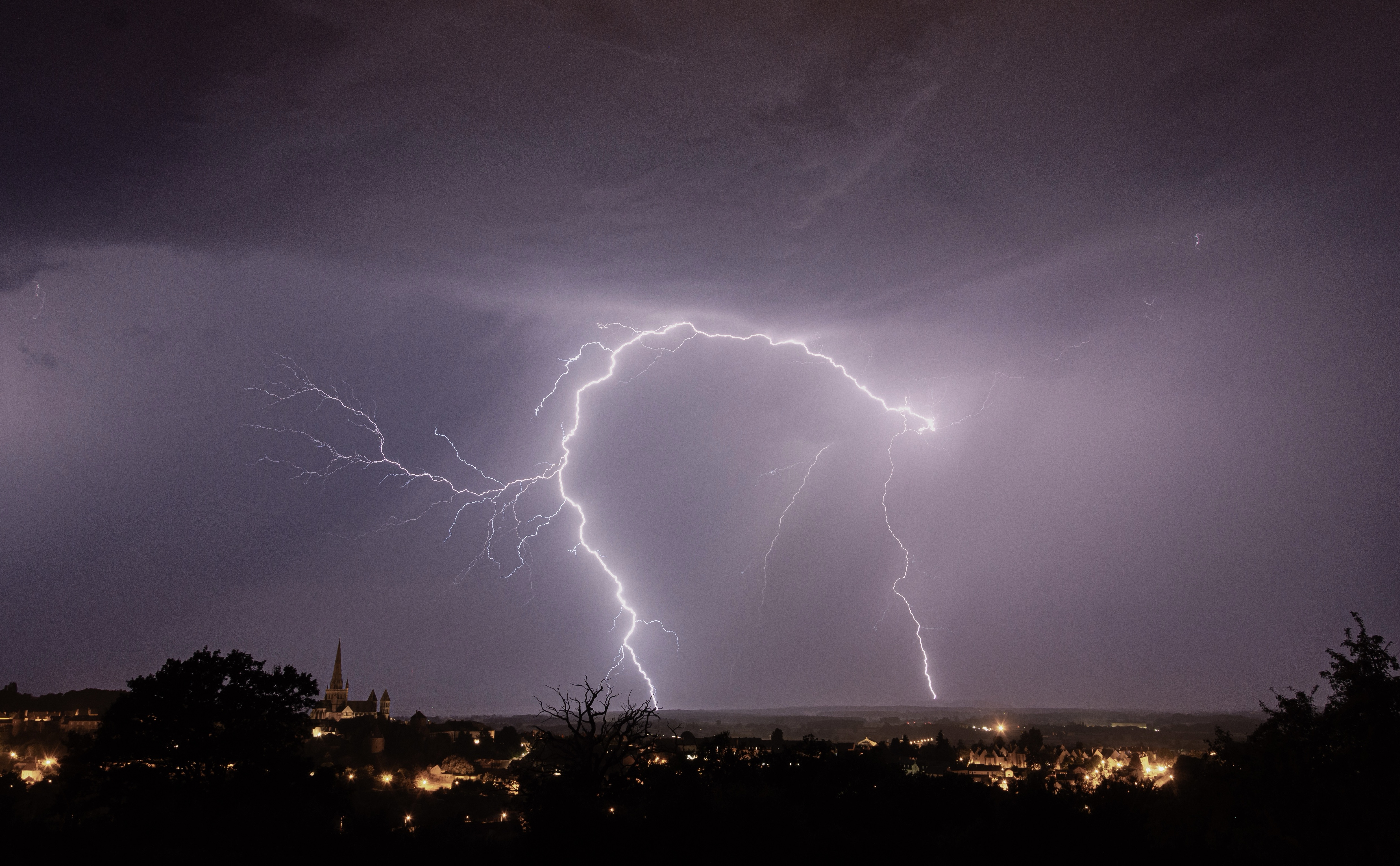 Vue sur Autun et sa cathédrale St Lazare - 14/07/2026 01:48 - Giuseppe Micali