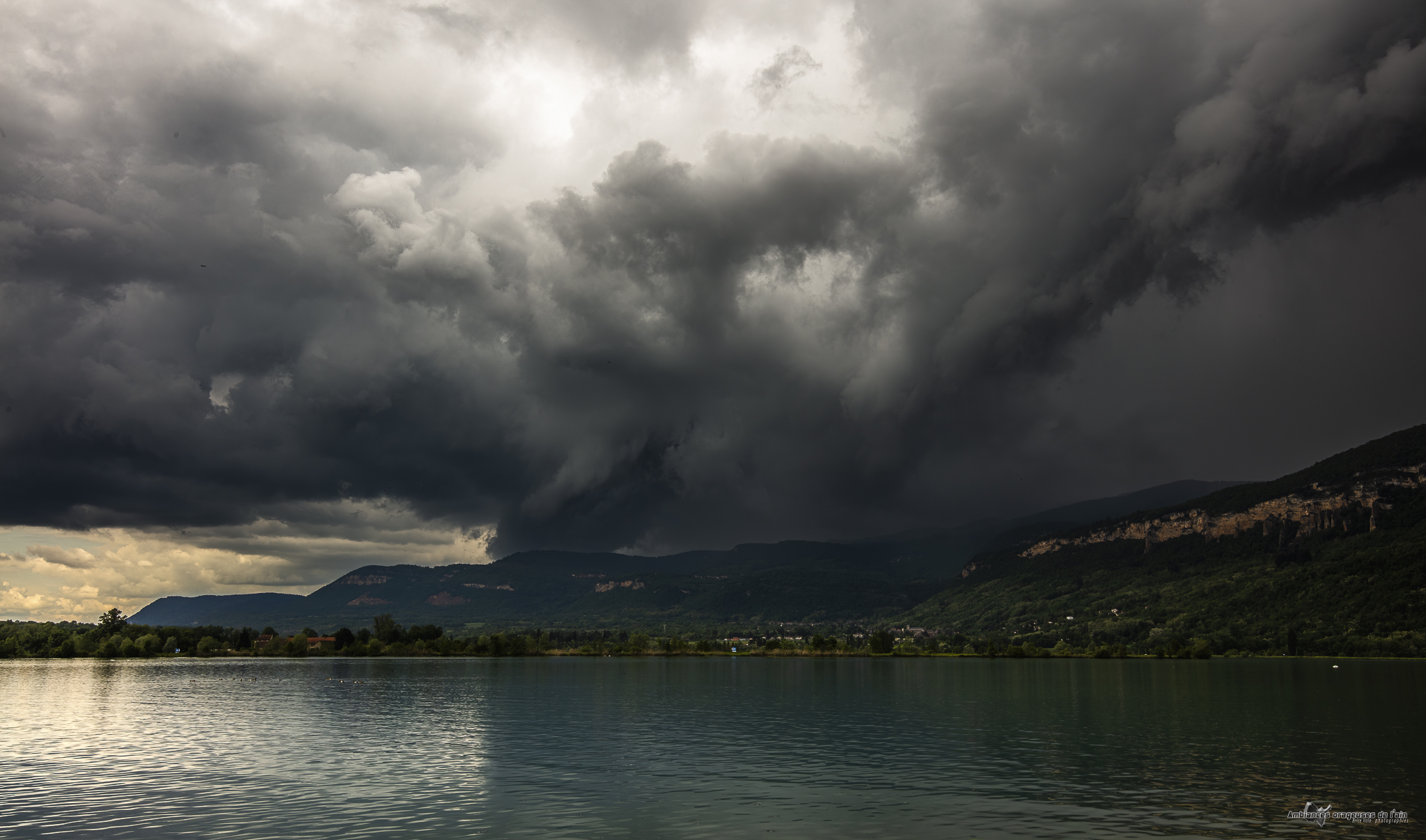 arrivé des l'orage au dessus des montagnes du bugey - 14/05/2023 14:46 - brice volo