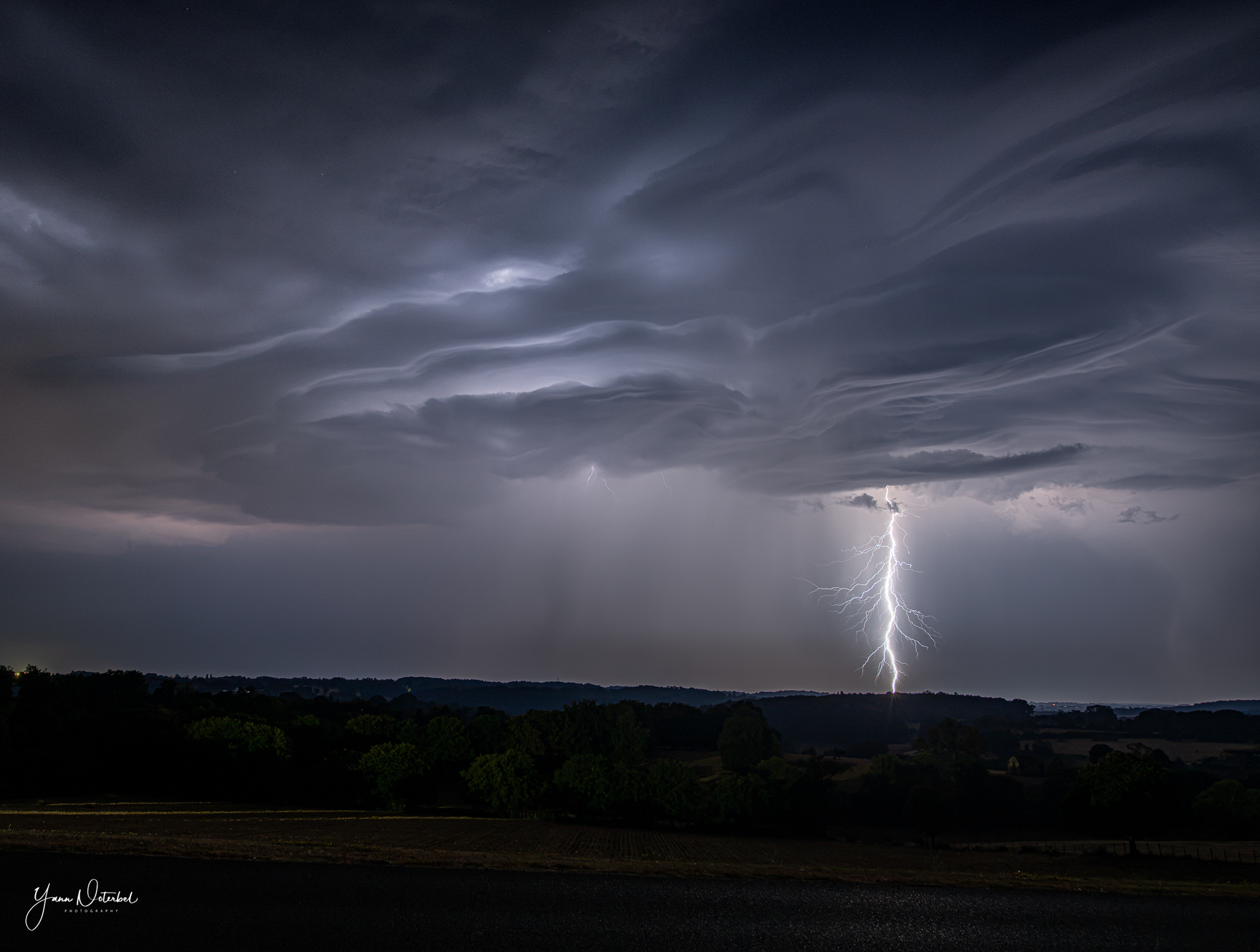 orage dans la nuit du 14 au 15 aout 2026 - 15/08/2026 00:45 - yann NOTERBEL