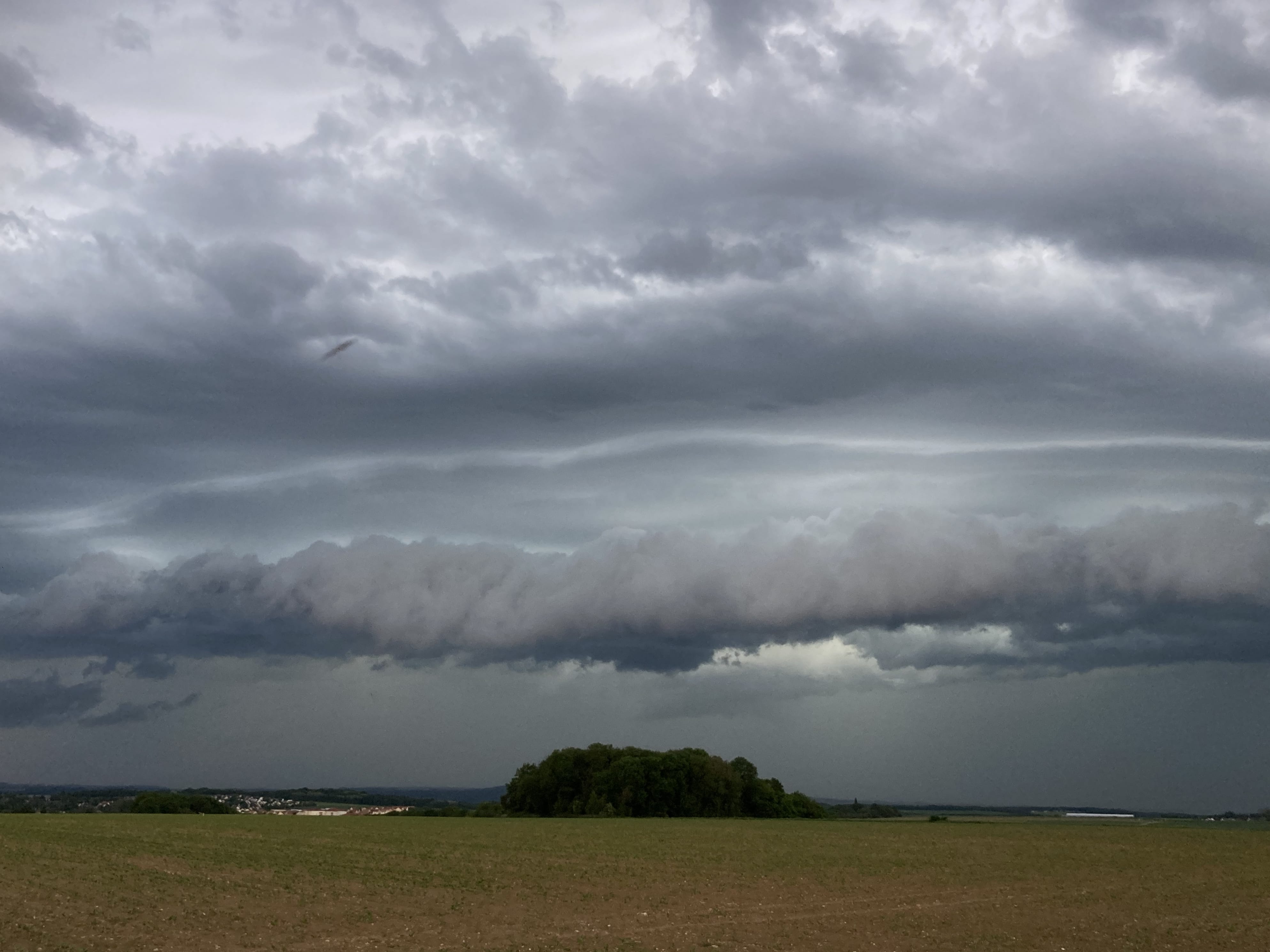 Orage modéré en approche - 15/05/2022 20:50 - Sebastien GIRARD