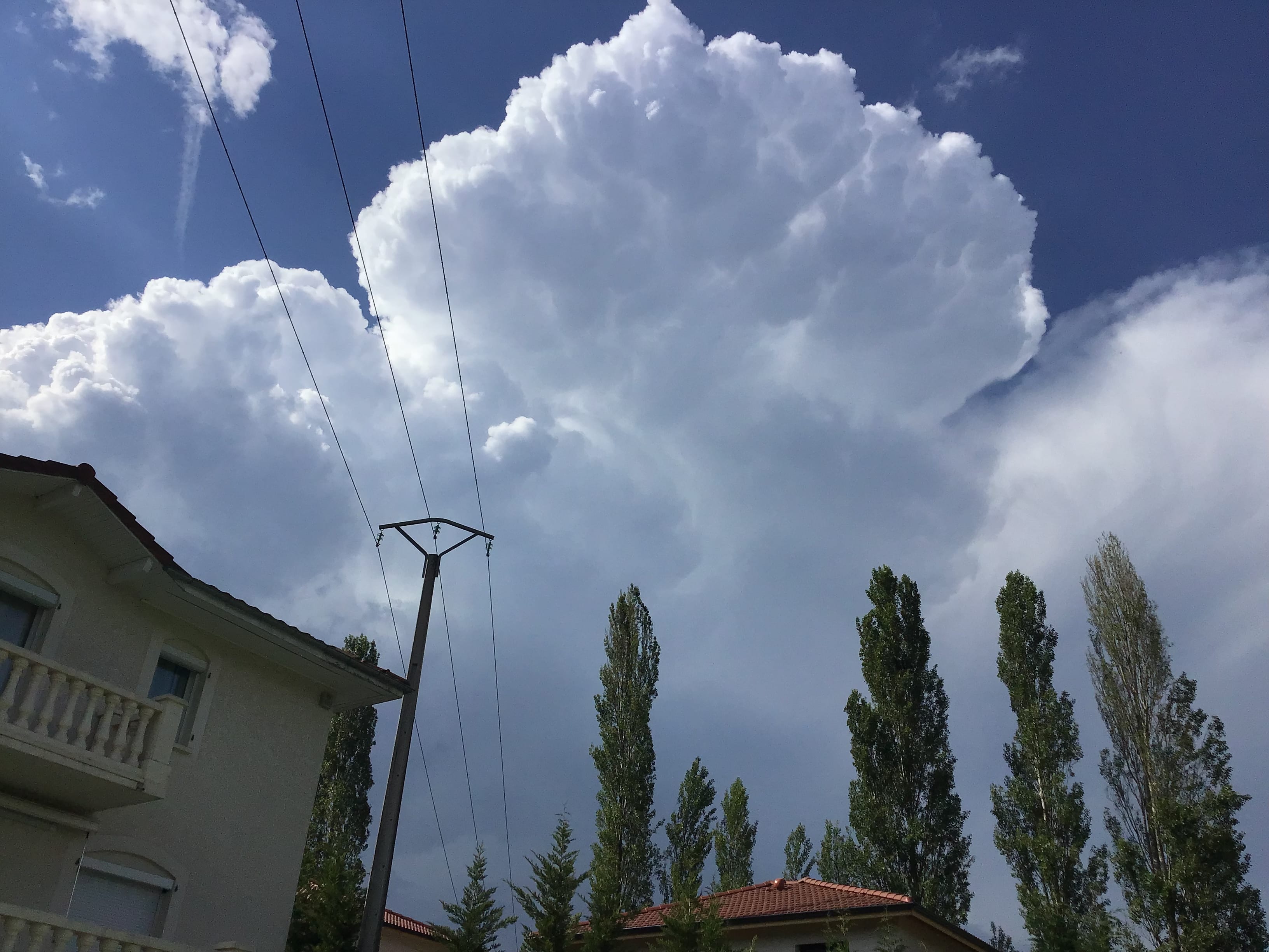 Cumulonimbus Capillatus au sud de l'agglomération grenobloise - 15/05/2022 16:40 - Aymen Benbadis