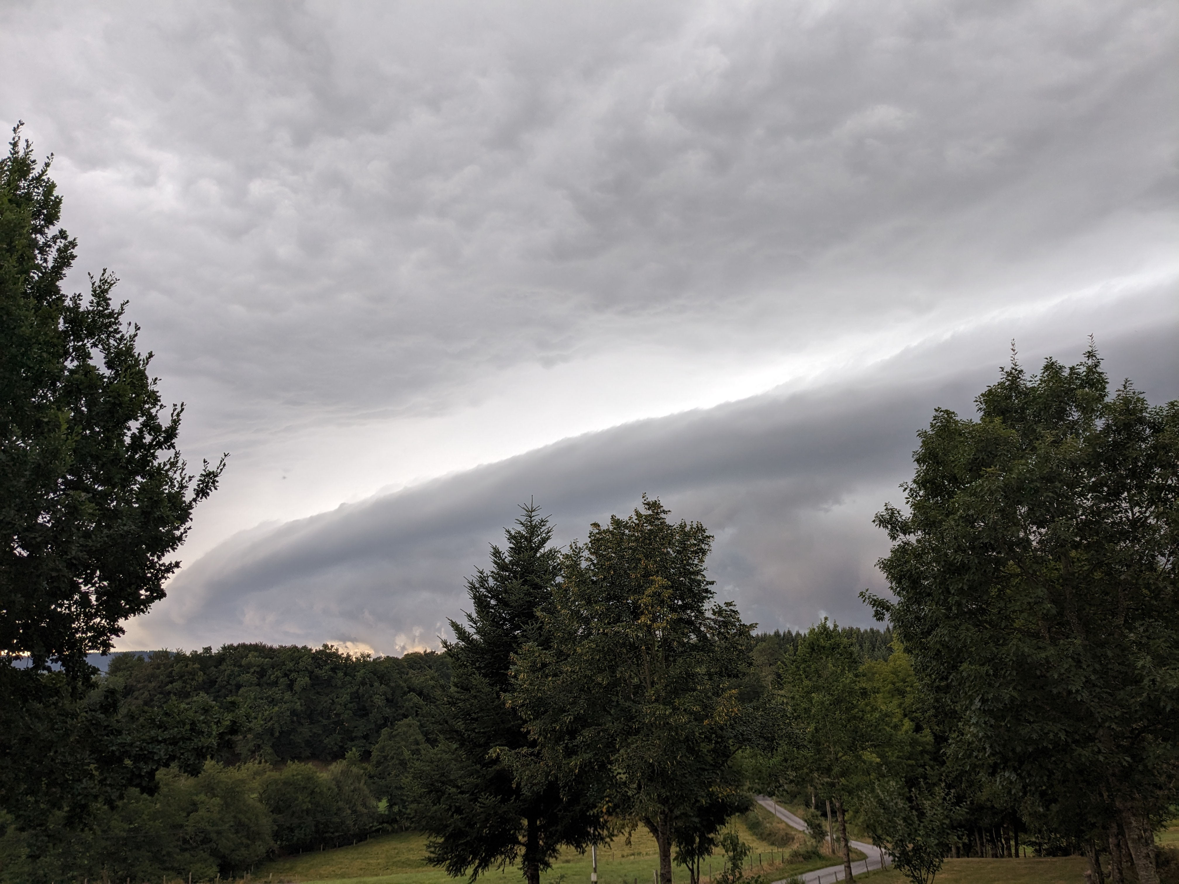 Orage en approche à Sarroux Saint-Julien, Haute-Corrèze - 16/08/2023 09:25 - Xavier Martos