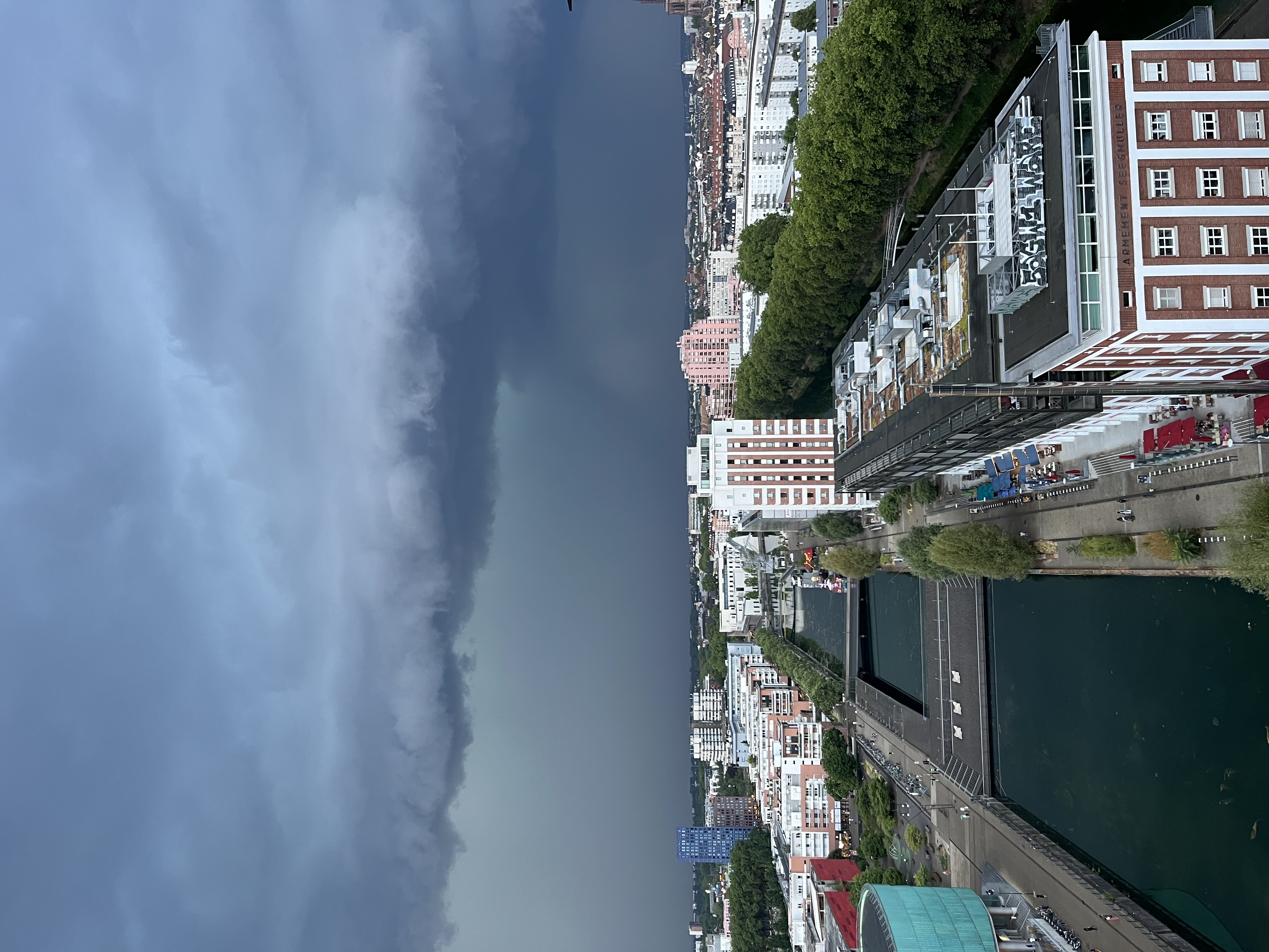 Bonjour, voici une photo du très bel orage qui vient de s’abattre sur l’agglomération strasbourgeoise ! Belle soirée à vous - 16/07/2026 20:30 - Alexandre Meyer