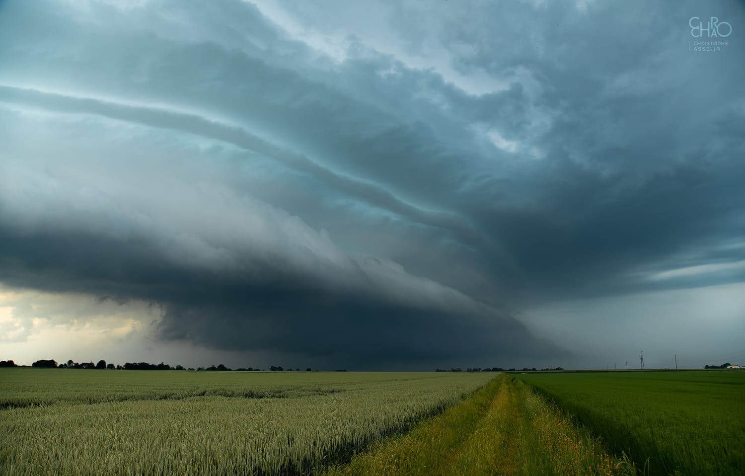 Supercellule dans le Calvados alors qu'elle s'apprêtait à débarquer sur Bayeux. - 16/06/2021 18:16 - Christophe Asselin
