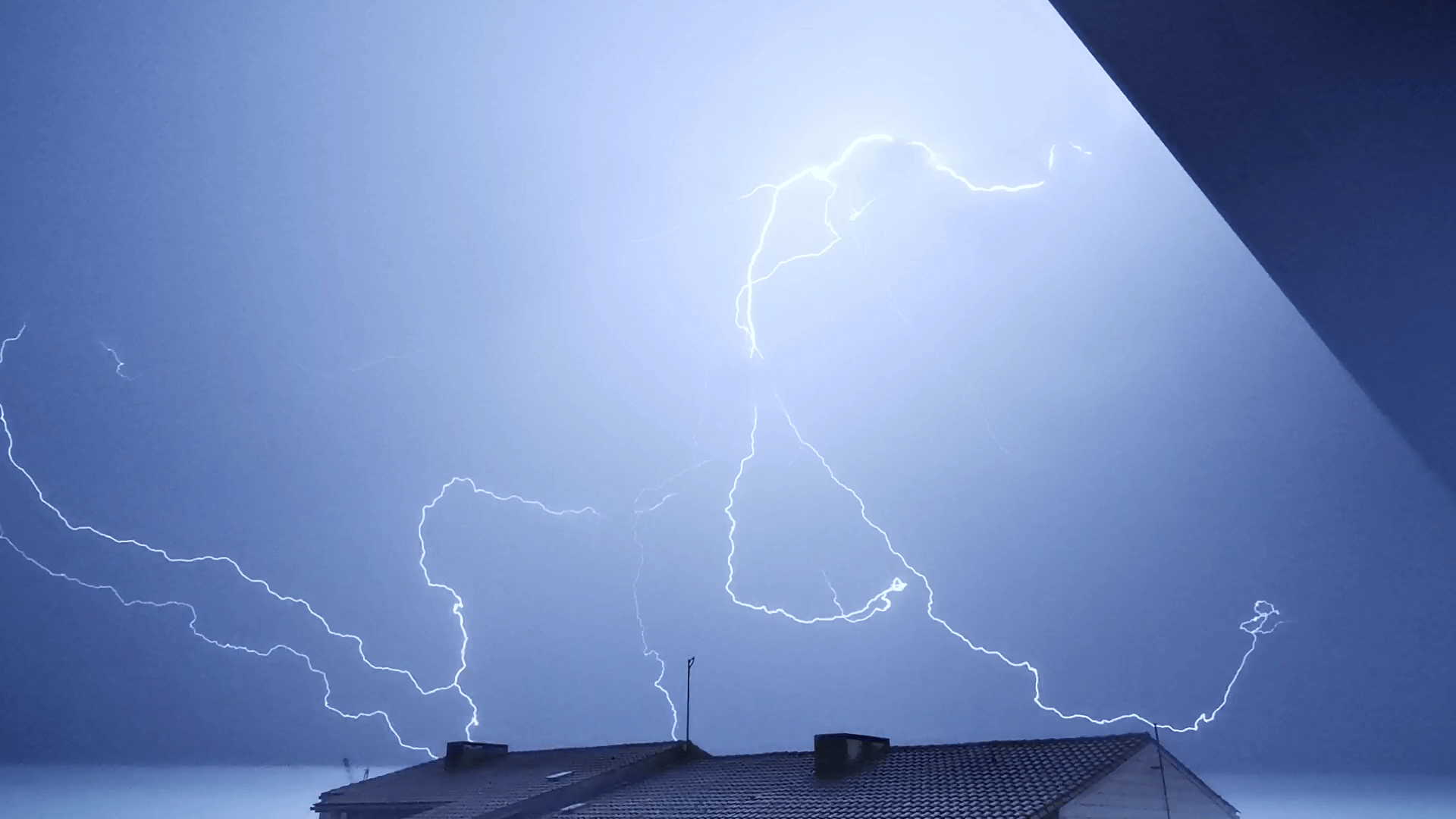 Orage sur la Rochelle
(la palice) - 16/06/2021 23:30 - Mathieu Benoit