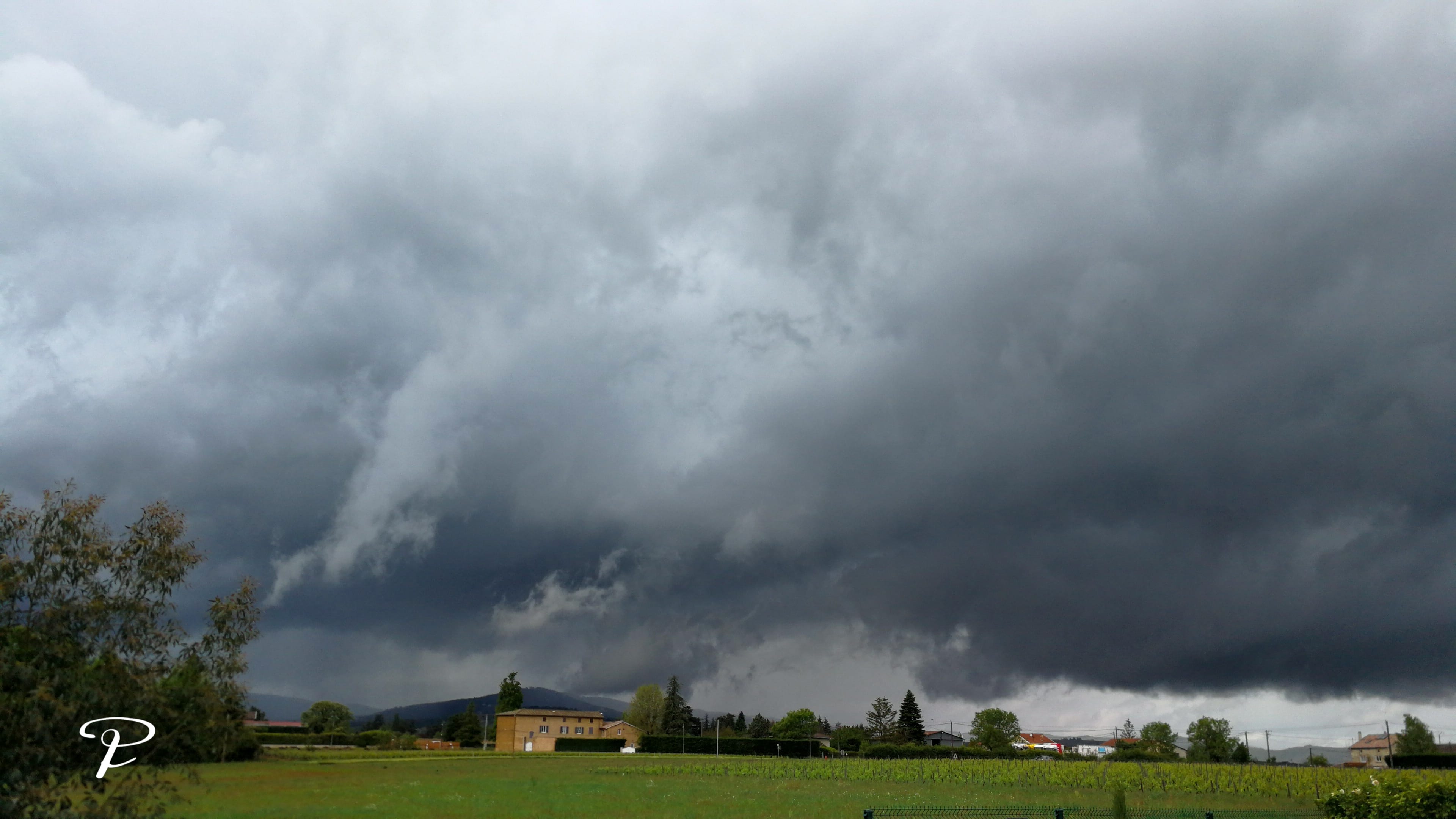 Cellule en formation sur le secteur de Villefranche sur Saône. Pas de foudre mais beaucoup de pluie - 16/05/2021 15:30 - Julien Brochette