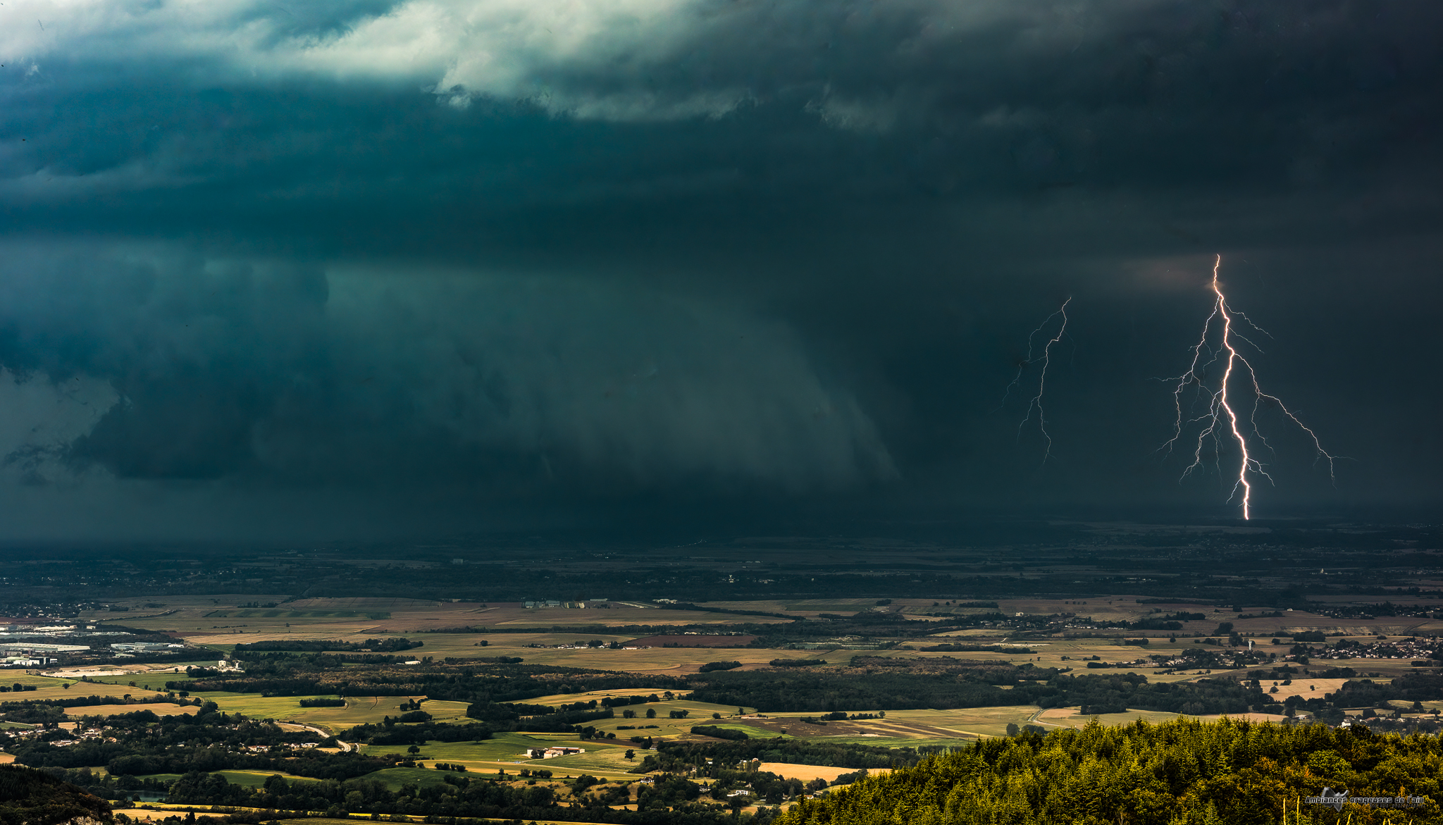 orage dans la plaine de l'ain - 17/08/2022 17:00 - brice volo