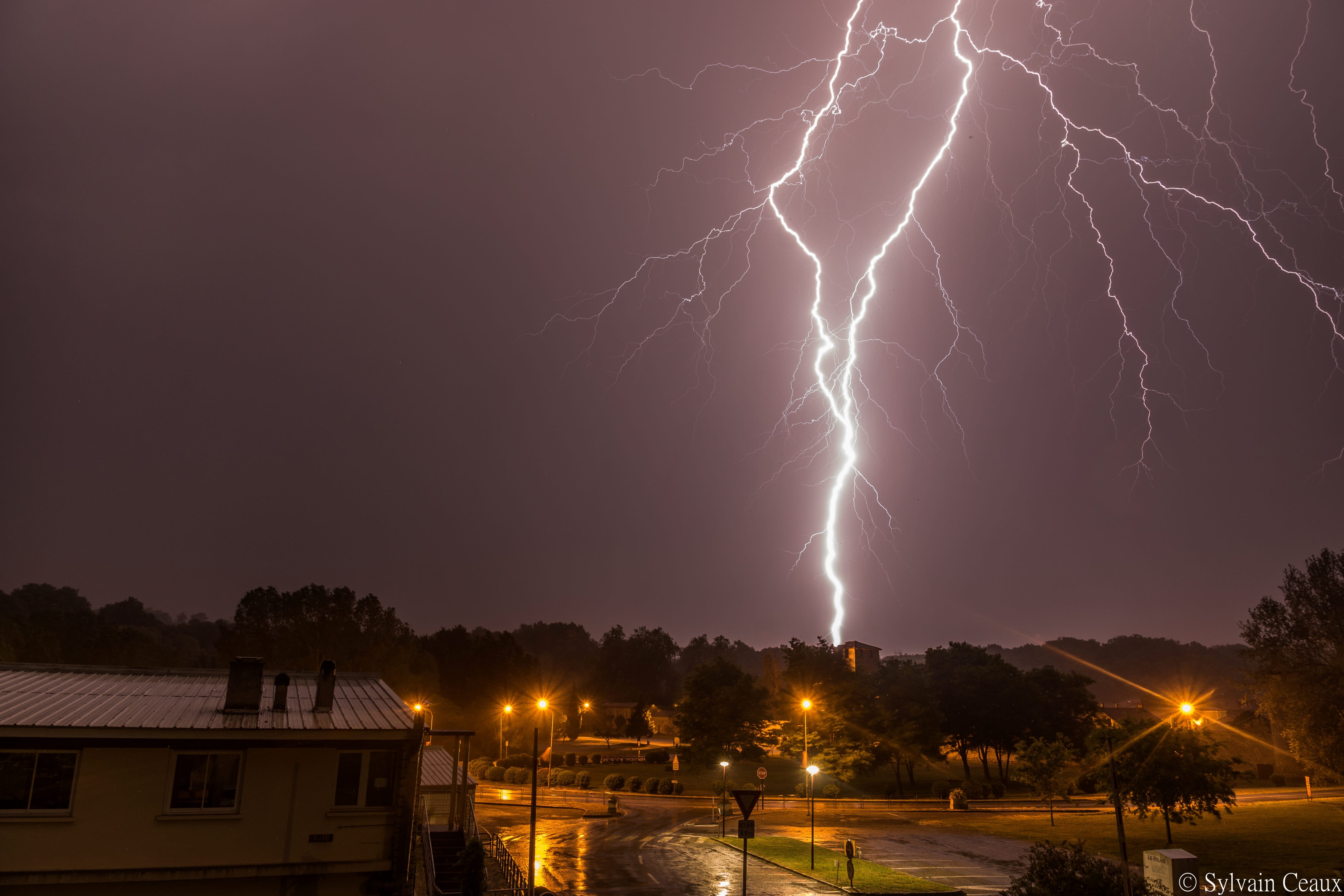 Impact ramifié sur la commune de Vianne dans le Lot-et-Garonne - 18/05/2022 23:58 - Sylvain Ceaux