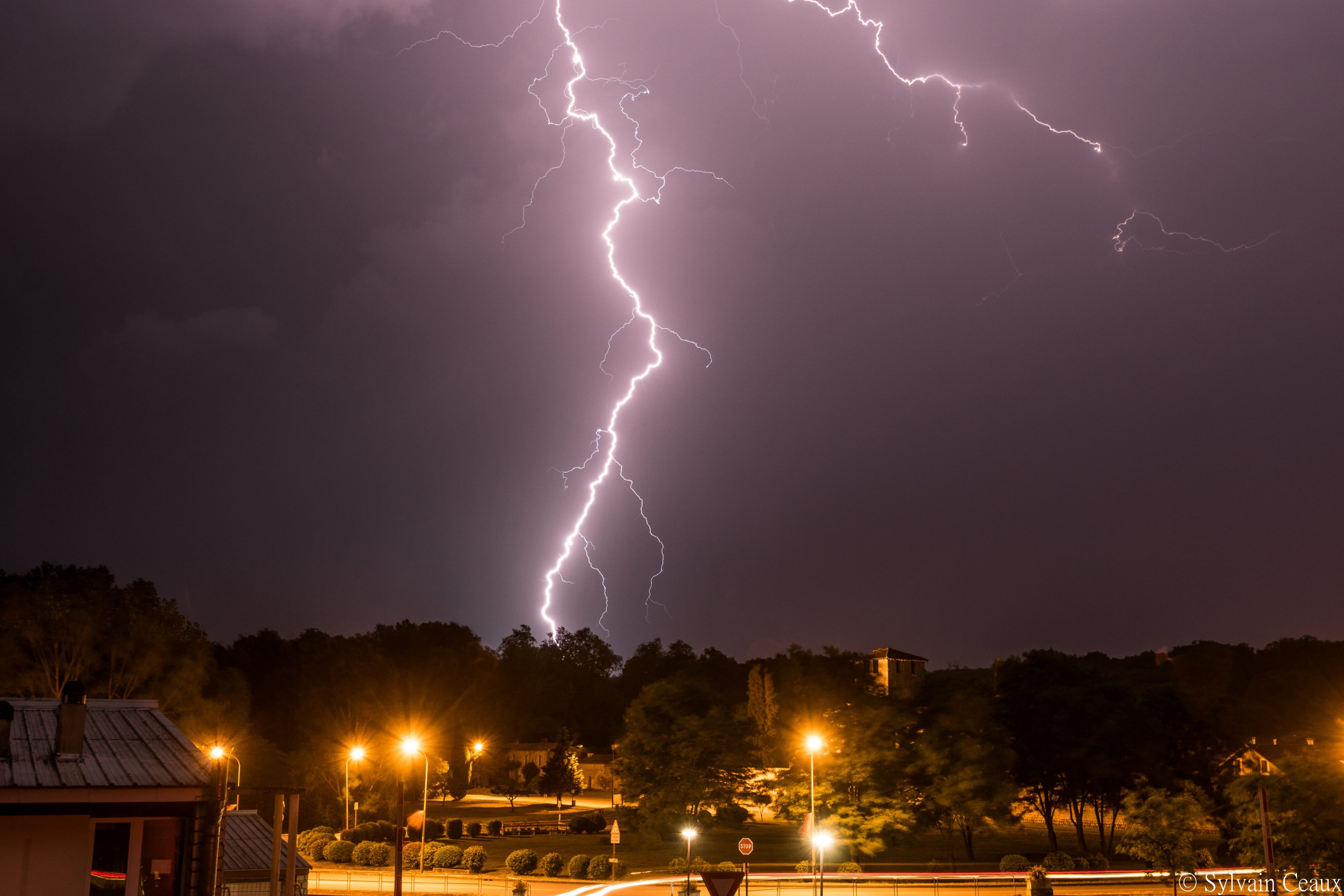 Impact de foudre sur la commune de Vianne dans le Lot-et-Garonne - 18/05/2022 23:50 - Sylvain Ceaux