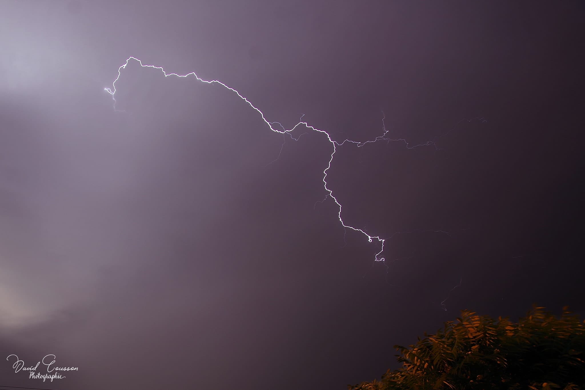 Orage du 19-06-2021 en côte d'or.
Perrigny sur l ognon - 19/06/2021 22:27 - David COUSSON