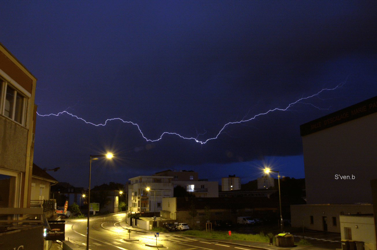 Orage sur Besançon - 19/05/2021 22:00 - Steven Belaubre