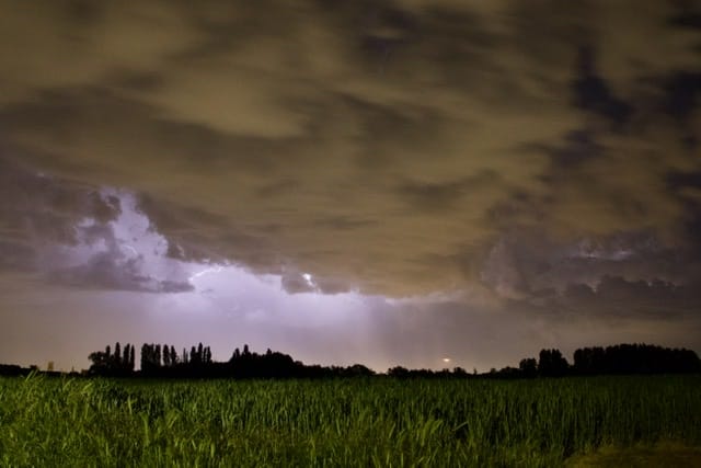 Cellule orageuse bien active durant la nuit du jeudi 19 mai sur le secteur bethunois - 19/05/2022 02:35 - Pierre Pierron