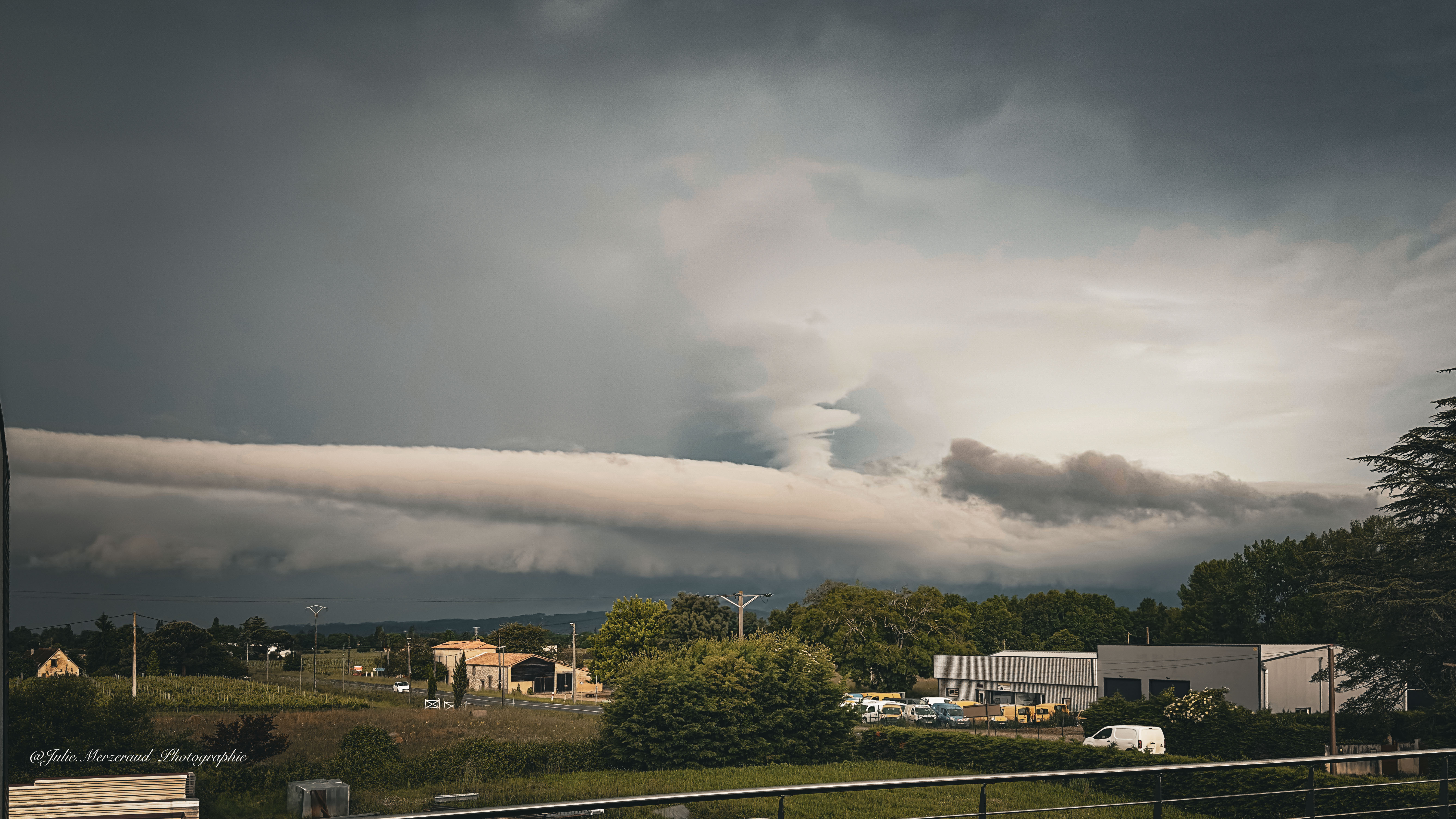 Arcus avant un orage entre Pineuilh (33) et Gardonne (24), le 19/05/25. - 19/05/2025 09:20 - Julie Merzeraud