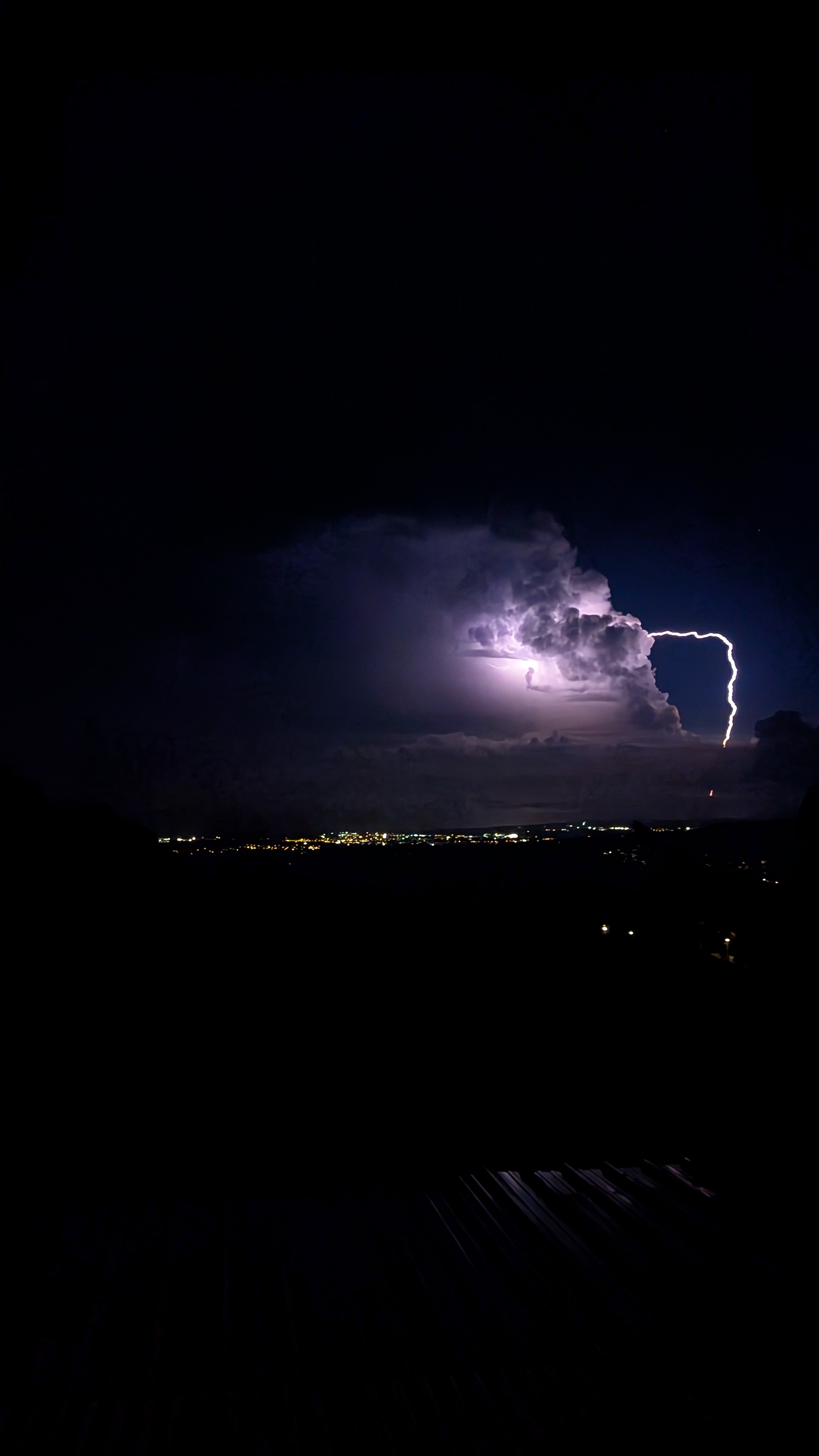 Photo prise depuis le Tampon d'un orage au sud ouest de l' île de la Reunion. - 19/03/2026 23:02 - Maxime Lallemand