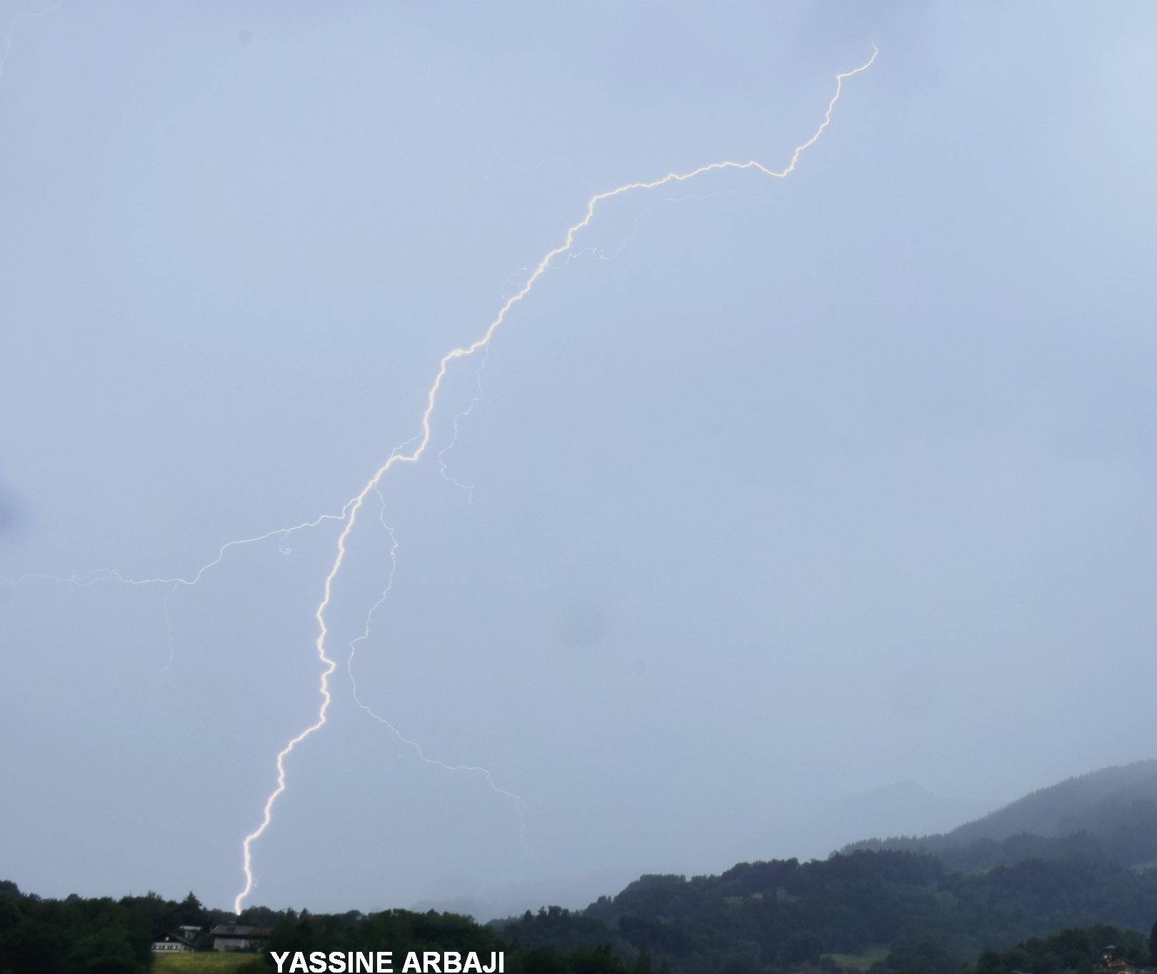 Quelques orages aujourd'hui, quelques beaux impacts par moments dans plusieurs amas pluvieux. - 20/07/2025 20:05 - Yassine Arbaji