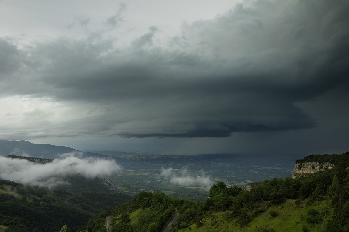 Structure orageuse remontant rapidement du sud sur la basse vallée de l'Isère. - 20/06/2021 18:07 - Hervey AUBRAIS