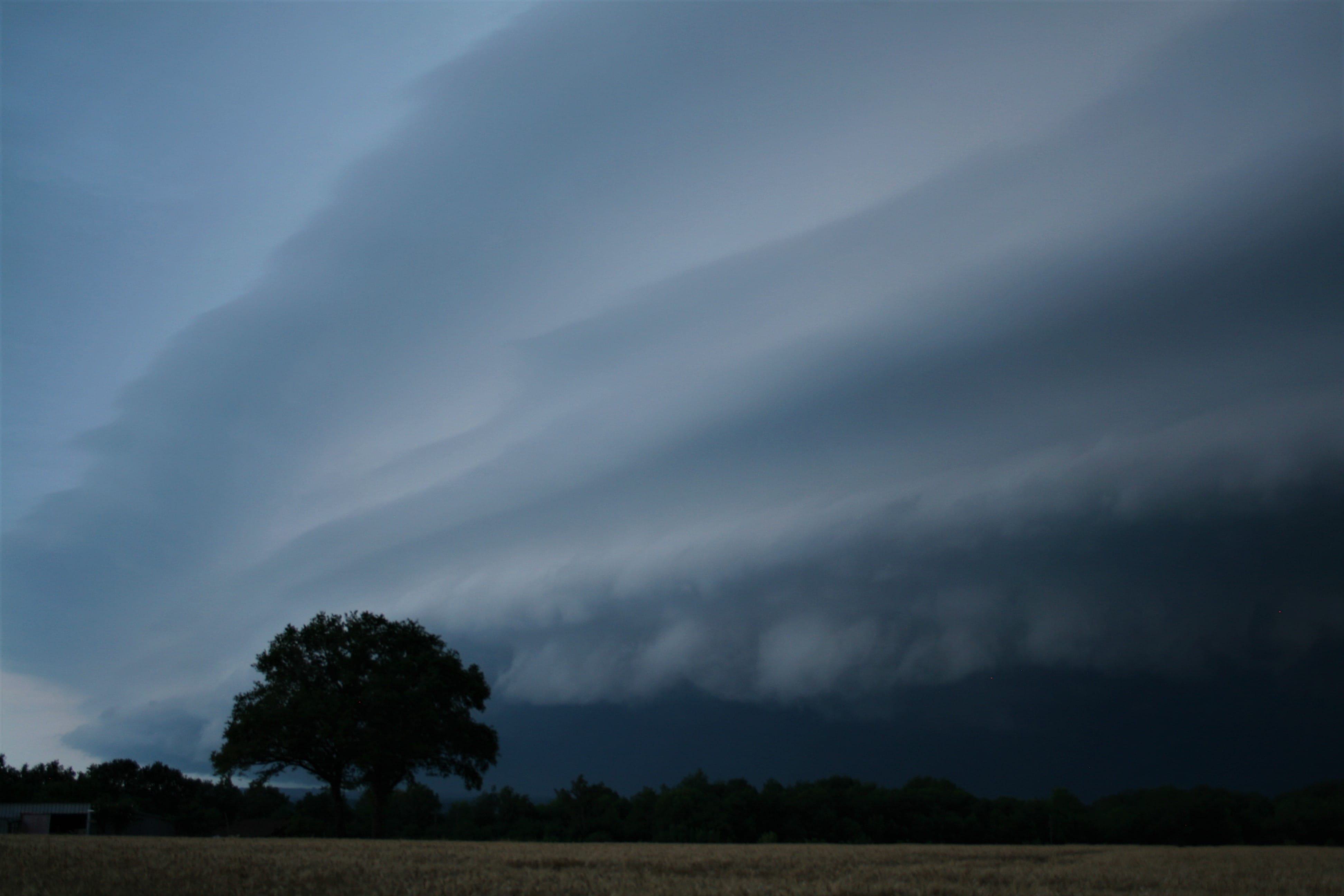 orage multicellulaire en Terres-de-Haute-Charente - 20/06/2022 21:48 - laurent nicot