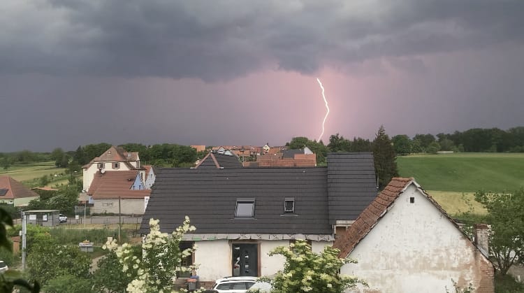 Gros orages en Alsace/ fortes pluie et belle foudre - 20/05/2022 20:45 - Baptiste Nimmler