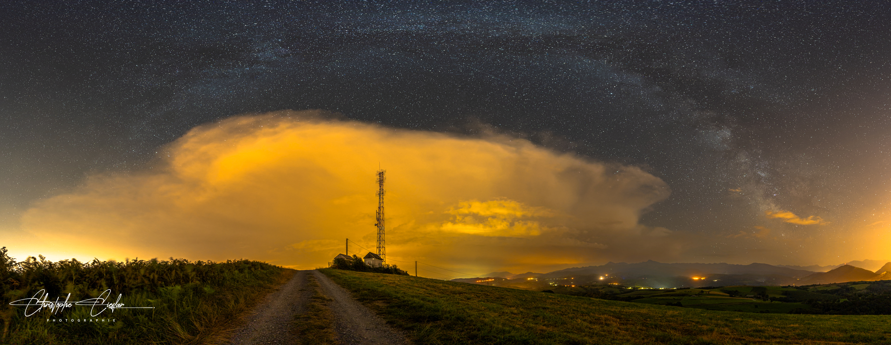 Fin de vie de cette structure venant de passer au dessus de Lourdes dans le 65 - 21/08/2023 22:48 - Christophe Cieslar