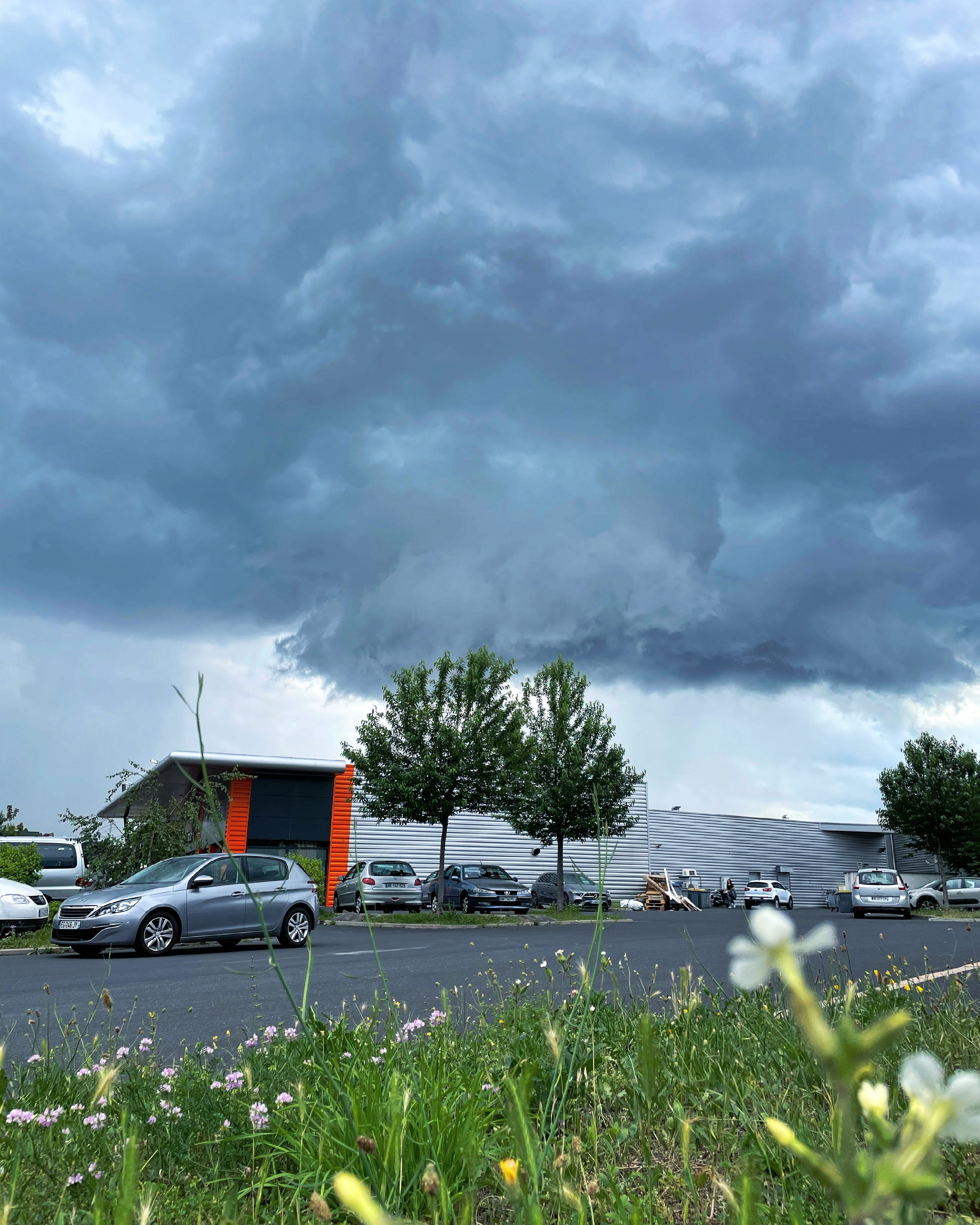 Base surbaissée à l’approche de la cellule costaud du sud de Clermont vers 18h45 - 21/06/2021 18:45 - Clément Benosa