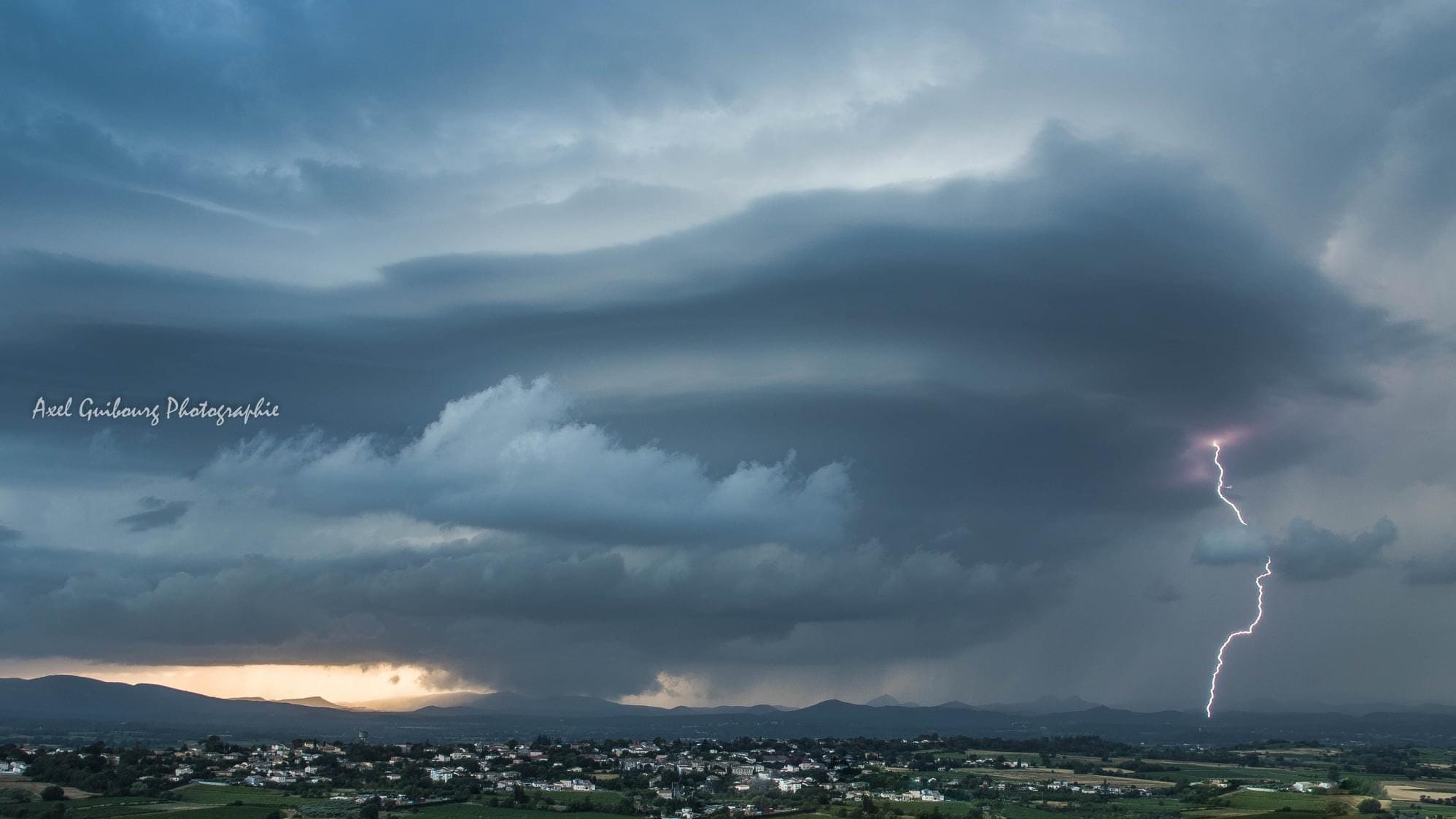 Orage supercellulaire s’approchant du Bassin Alésien, dans le Gard. - 21/06/2021 20:23 - Axel Guibourg