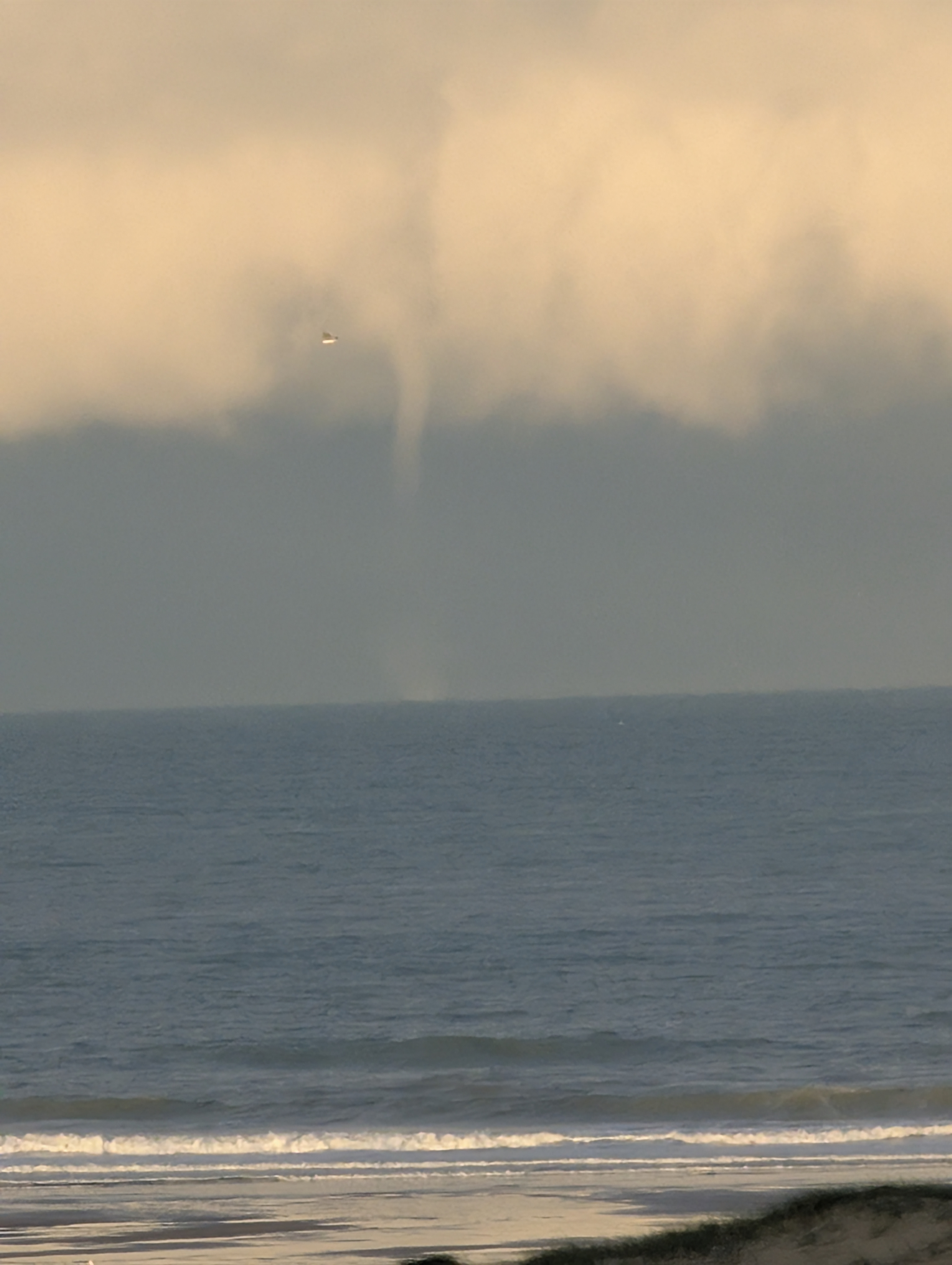 Trombe Marine au large de le Portel, pas de calais - 21/11/2025 09:00 - Maxime VARLET