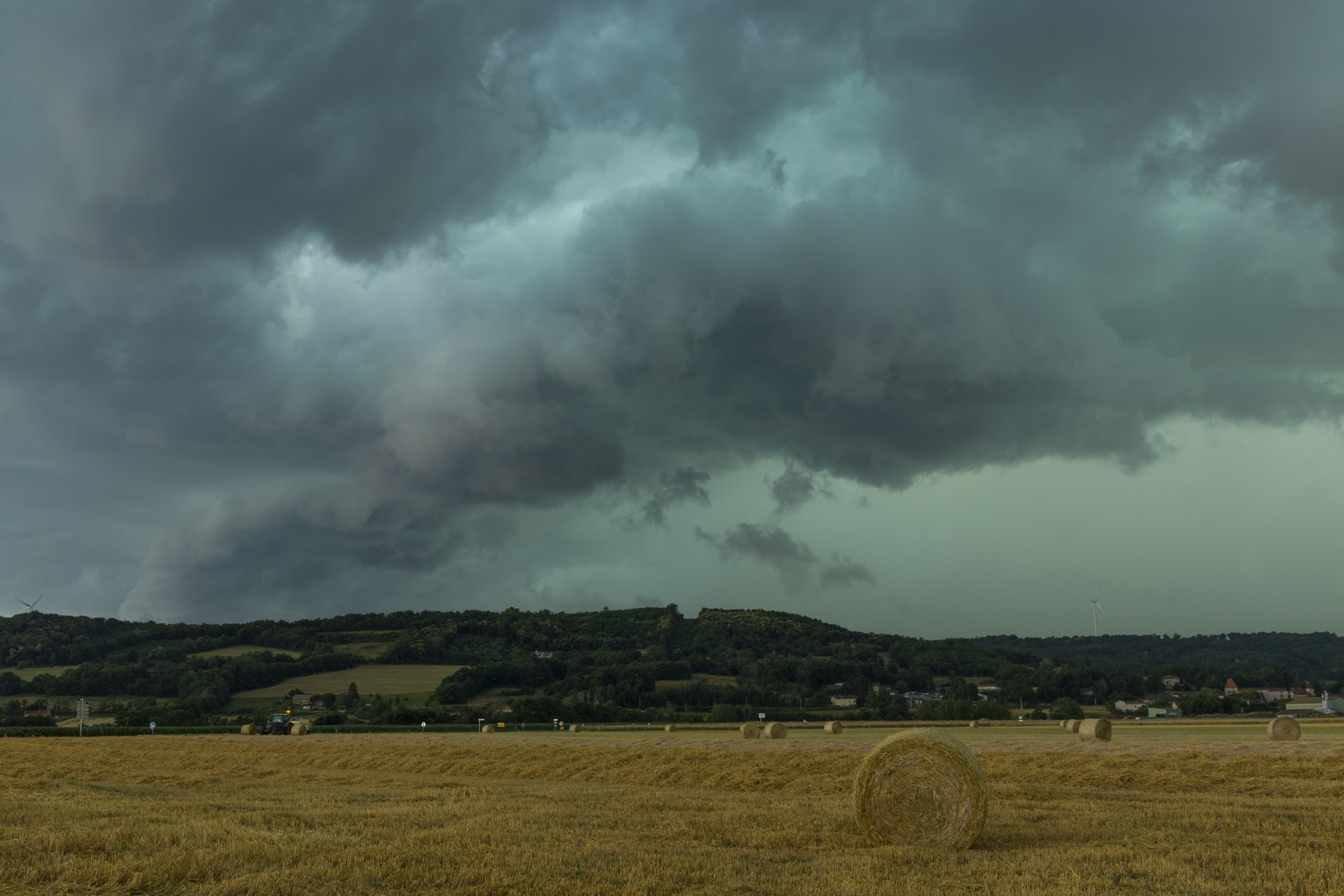 Orage grêligène au sud de Beaurepaire en Isère cet après midi. - 22/06/2023 15:00 - frederic sanchis