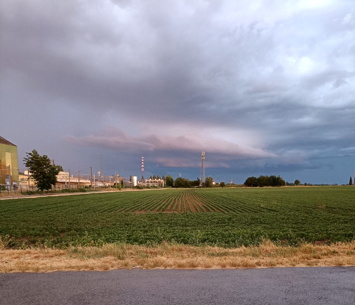 Orage photogénique je dirais même supercellulaire photographié au nord de Strasbourg - 22/06/2023 21:28 - Victor Umbhauer