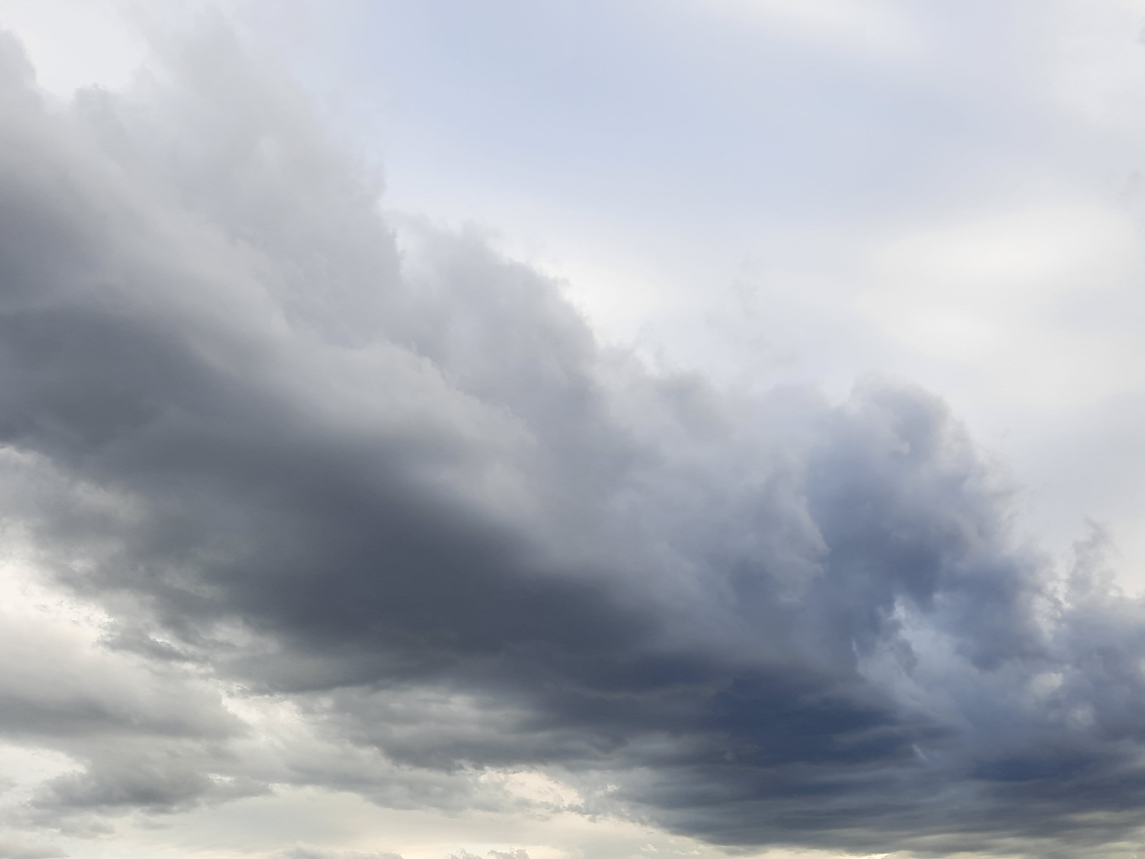 Ciel orageux au dessus de Valence ce samedi soir - 22/05/2021 19:00 - Kilian SPUNTON