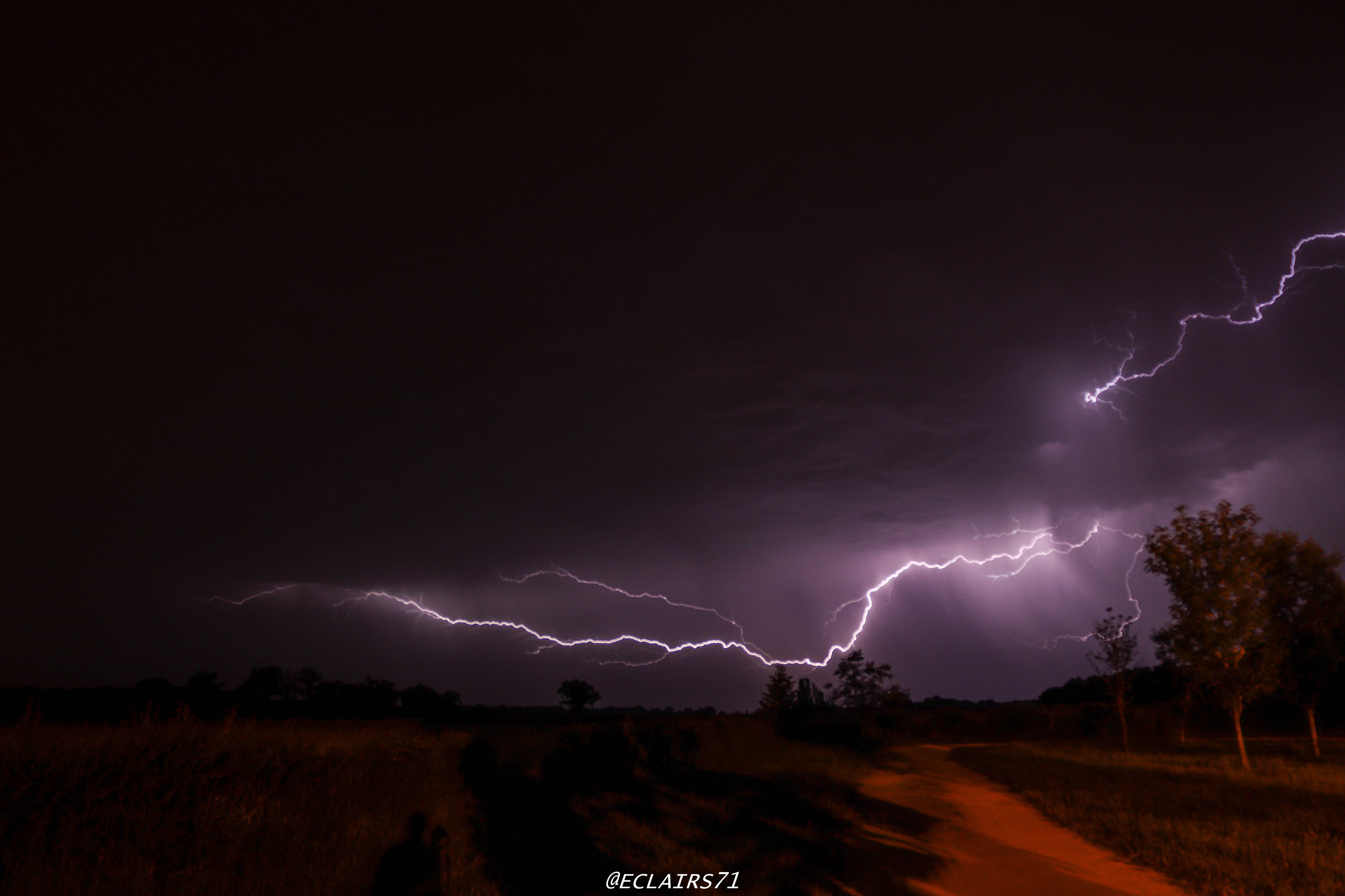 orage 22 mai 2022 chapaize 71460 vers 23h15 - 22/05/2022 23:15 - YVES RIGOLLOT YVES @ECLAIRS71  CHASSEUR D'ECLAIRS71