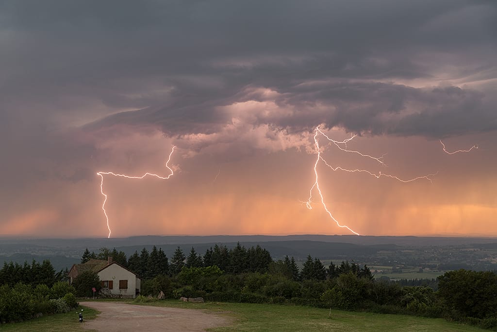 Orage au soleil couchant
Butte de Suin (71) - 23/07/2021 20:40 - Simon Venin