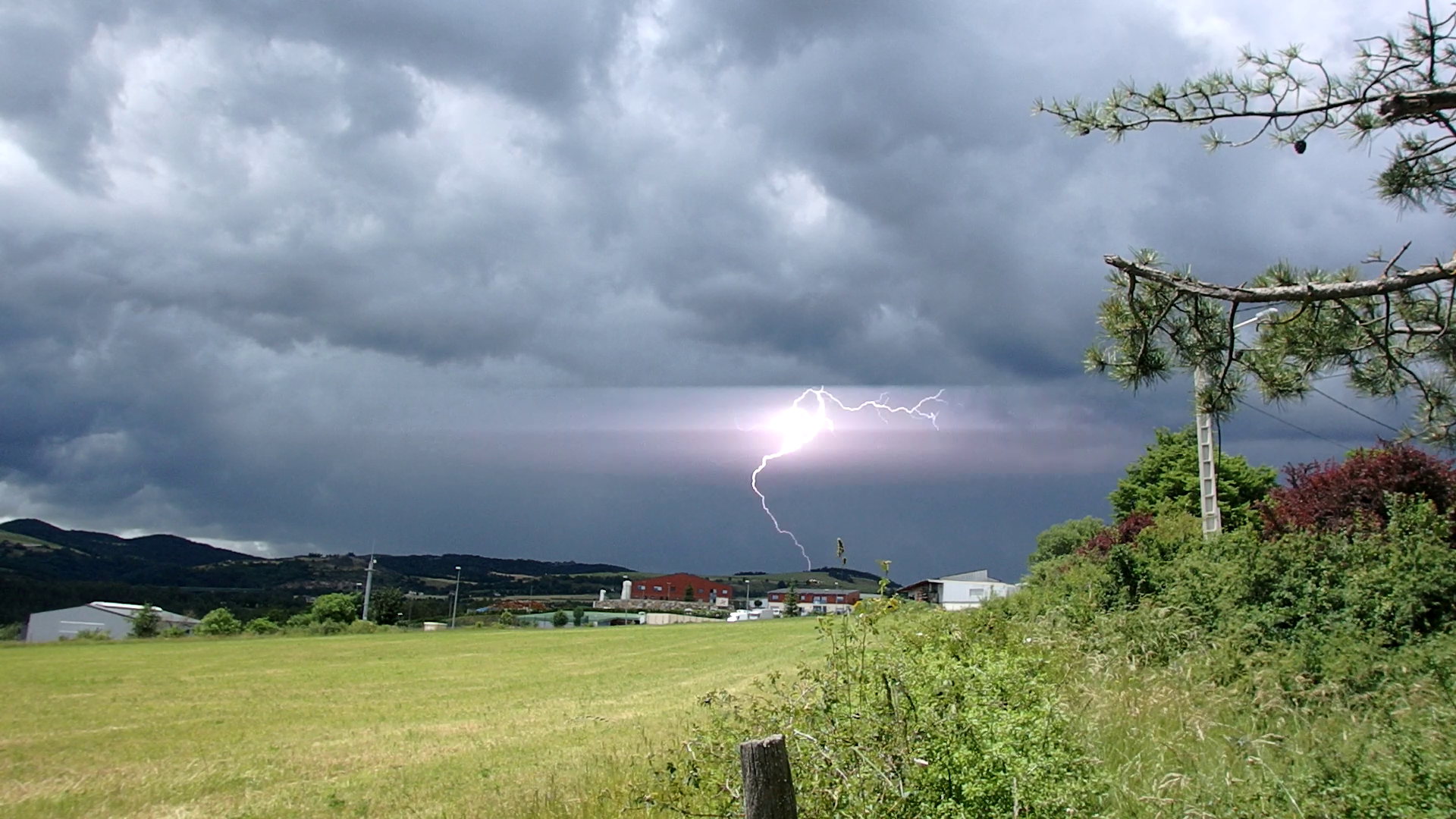 Impact ramifié sur l'Aubrac en Lozère ( 48 ) - 23/06/2021 15:45 - Maxence Richard