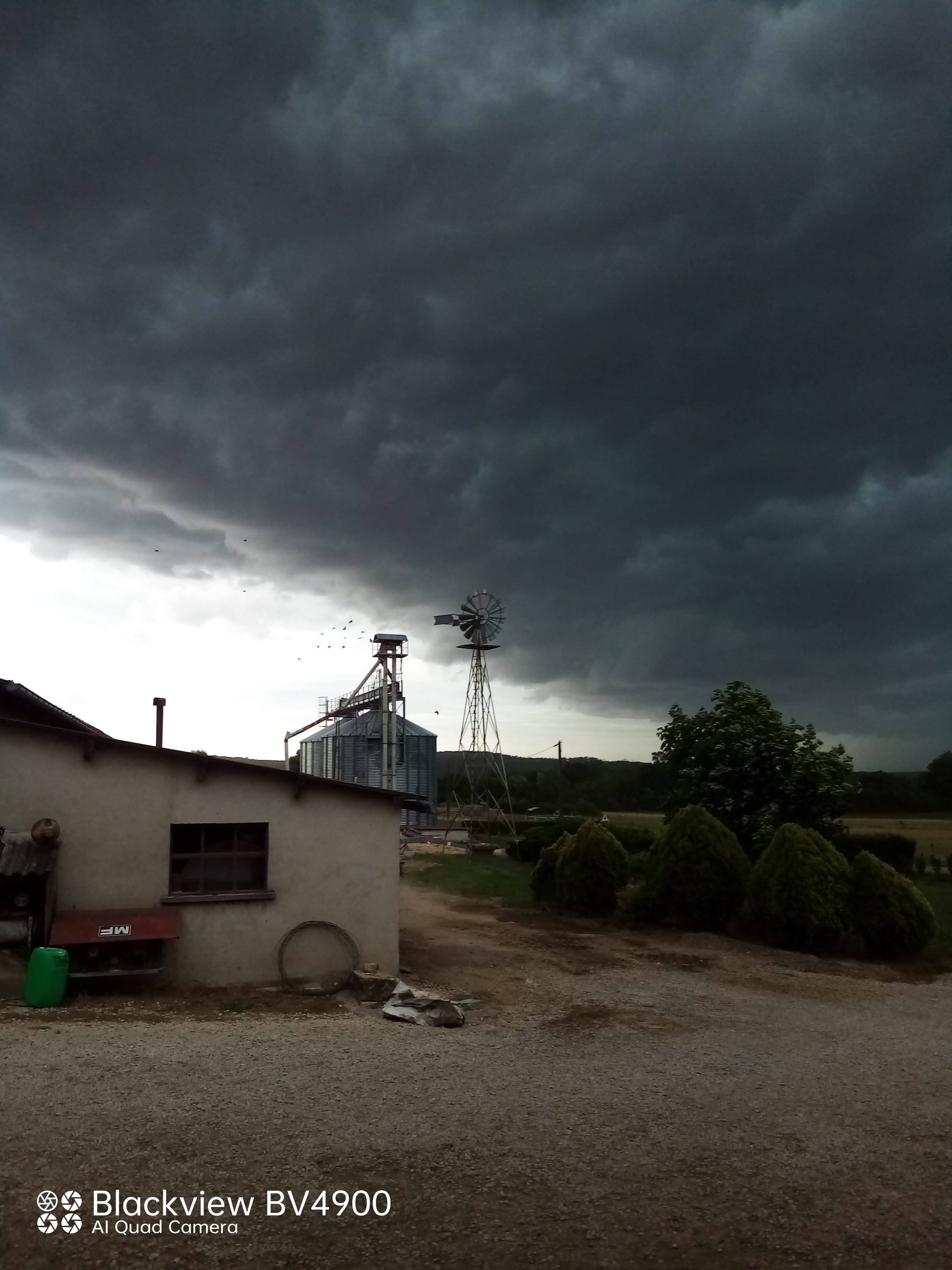 Orage du 23 juin 18h15 Haute-Saône commune de barges. - 23/06/2022 18:15 - david gardien