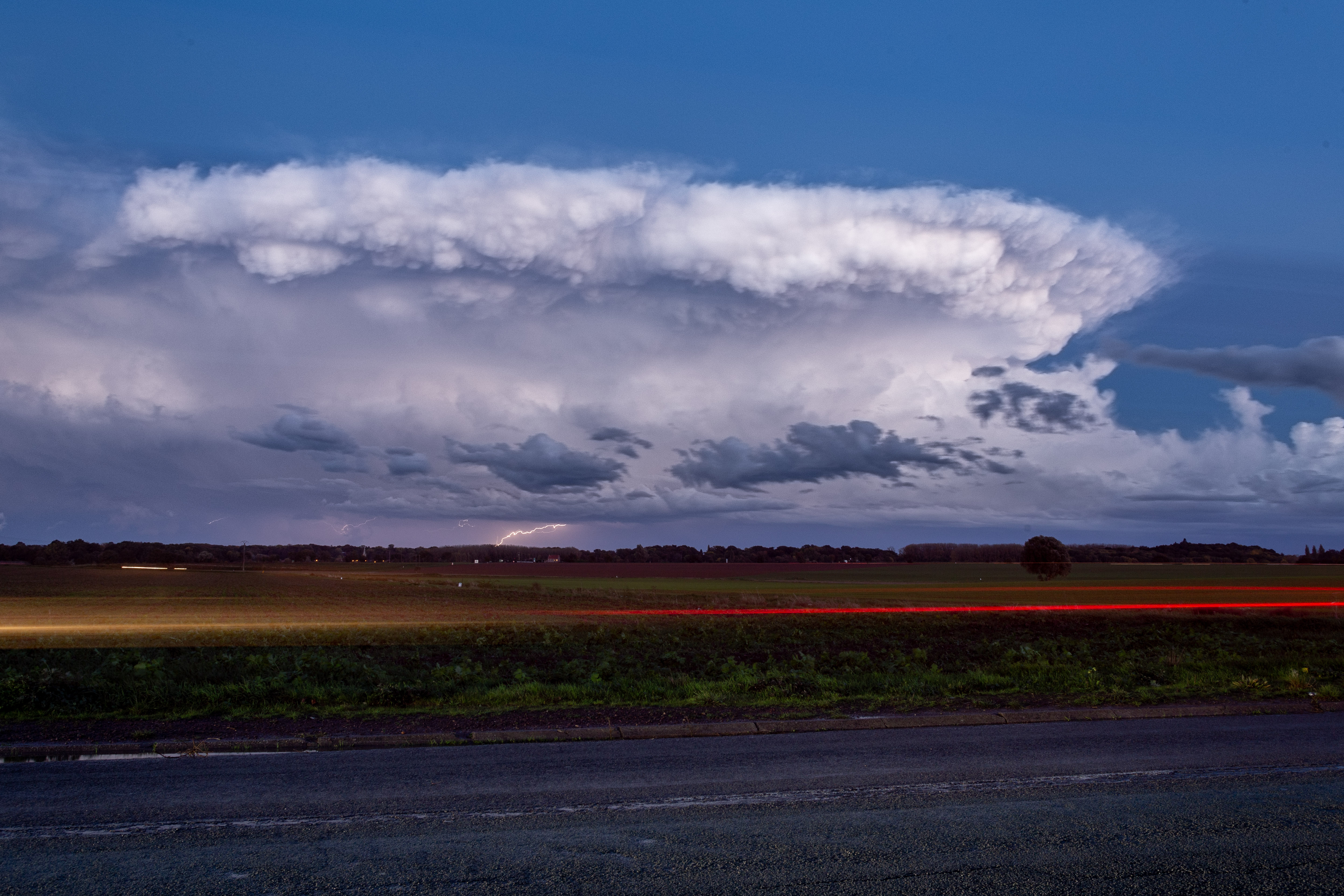 Voici quelques photographies des orages violents qui ont frappés le Pas-de-Calais le 23/10/2022 - 23/10/2022 19:09 - Pierre Pierron